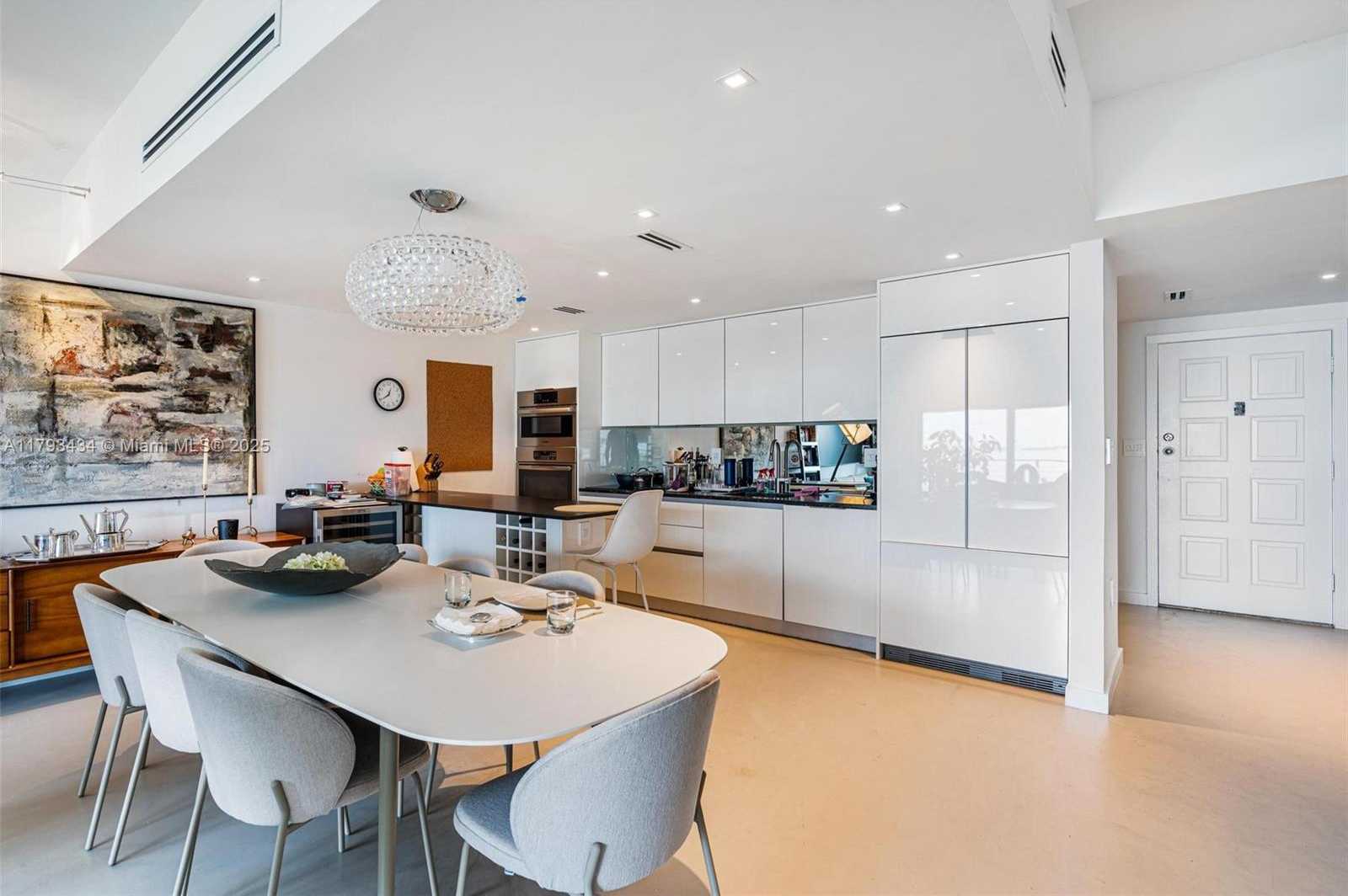 Small Image of 166 HARBOR DR #2B, Key Biscayne Number 5