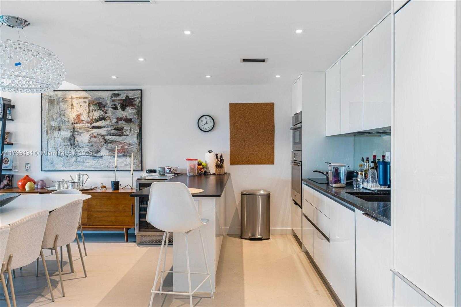 Small Image of 166 HARBOR DR #2B, Key Biscayne Number 8