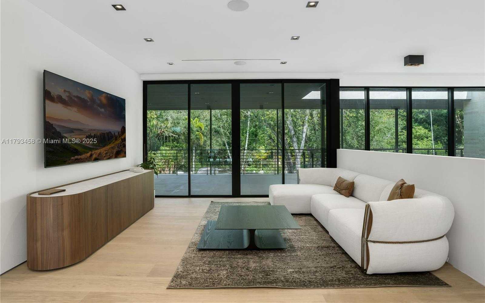 Small Image of 4040 KIAORA ST, Miami Number 10