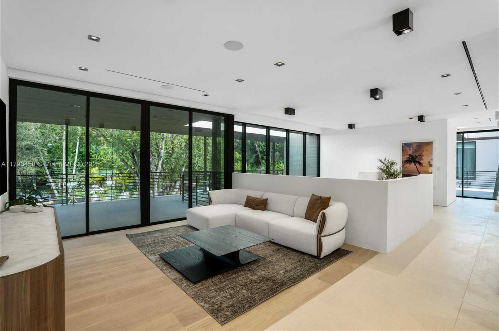 Small Image of 4040 KIAORA ST, Miami Number 11