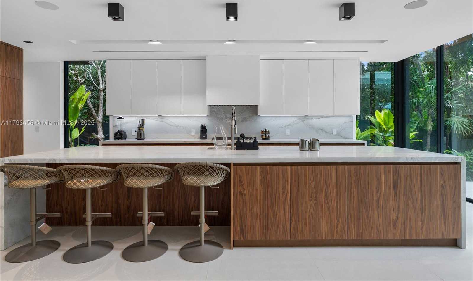 Small Image of 4040 KIAORA ST, Miami Number 5