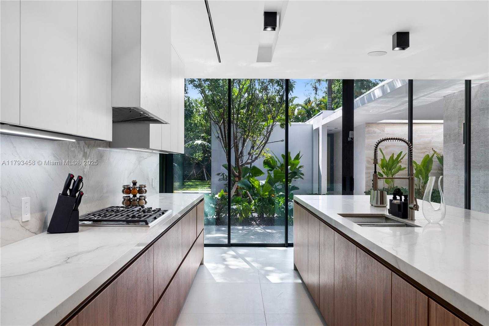 Small Image of 4040 KIAORA ST, Miami Number 6
