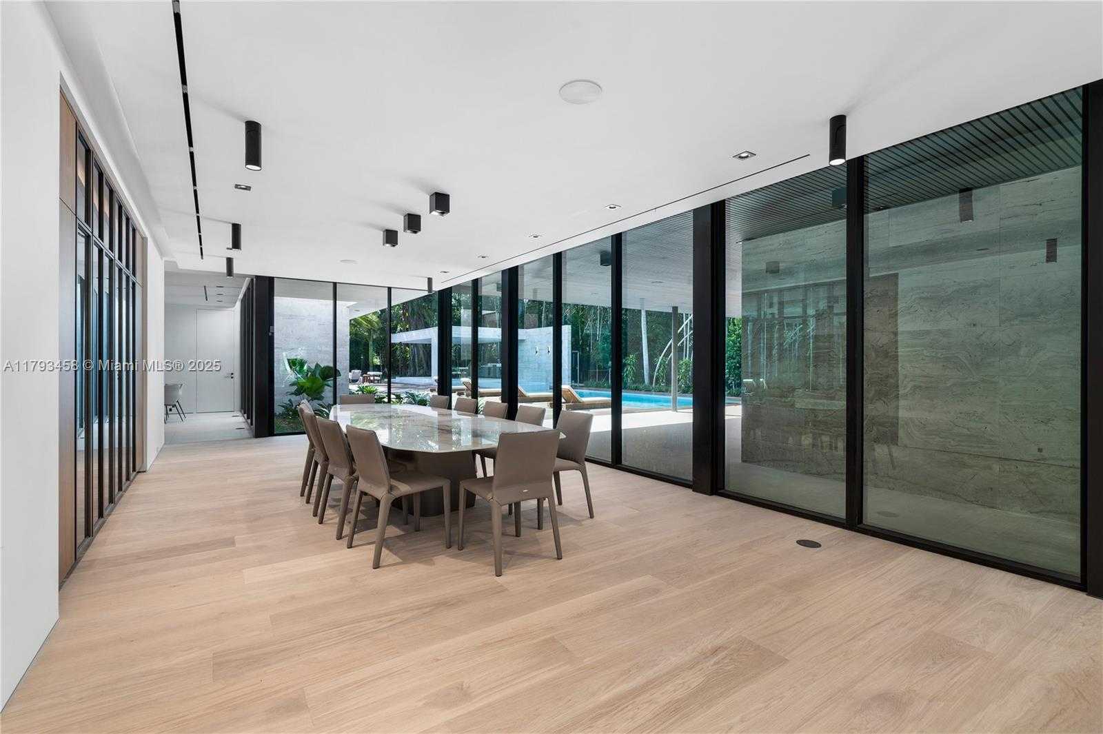Small Image of 4040 KIAORA ST, Miami Number 8