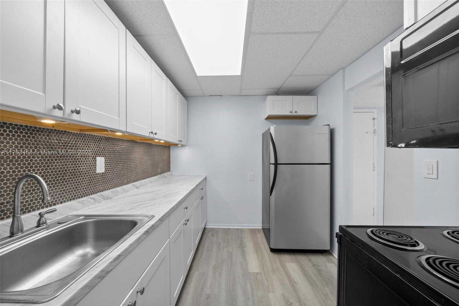 Small Image of 851 THREE ISLANDS BLVD #514, Hallandale Beach Number 13