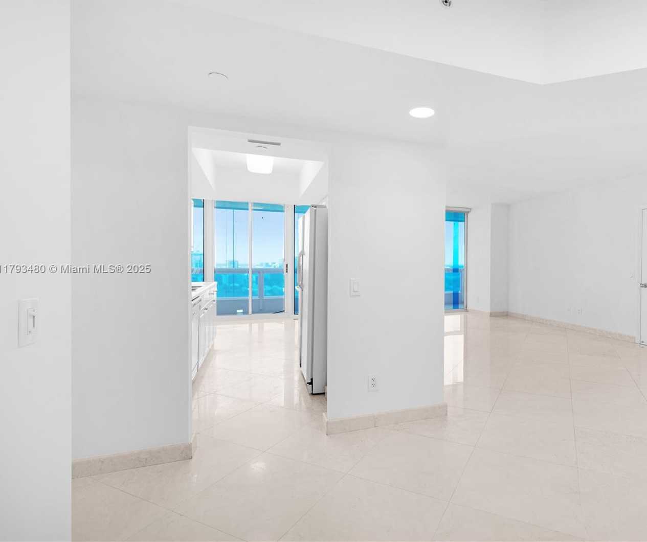 Small Image of 21205 YACHT CLUB DR #1904, Aventura Number 12