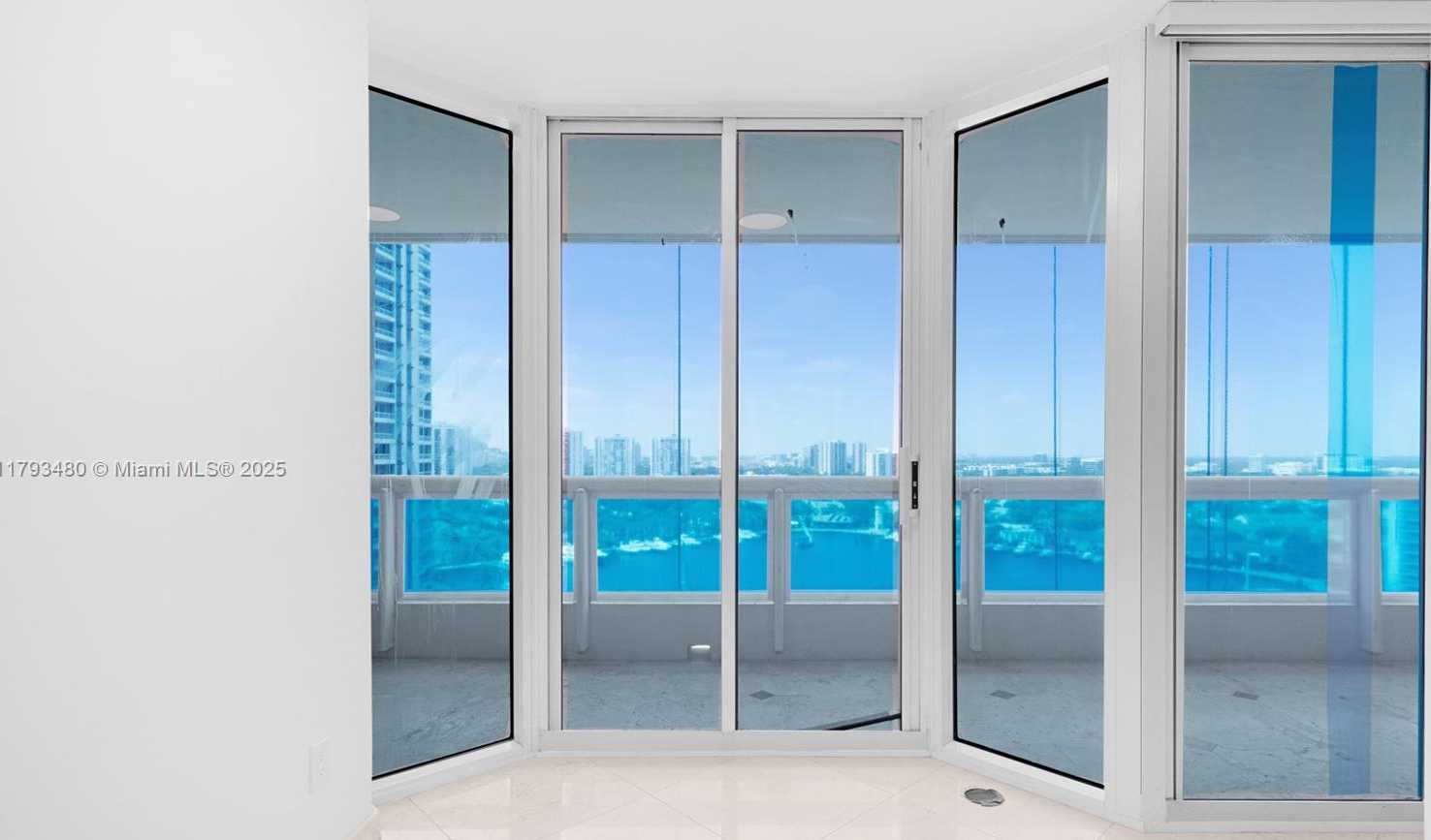 Small Image of 21205 YACHT CLUB DR #1904, Aventura Number 13