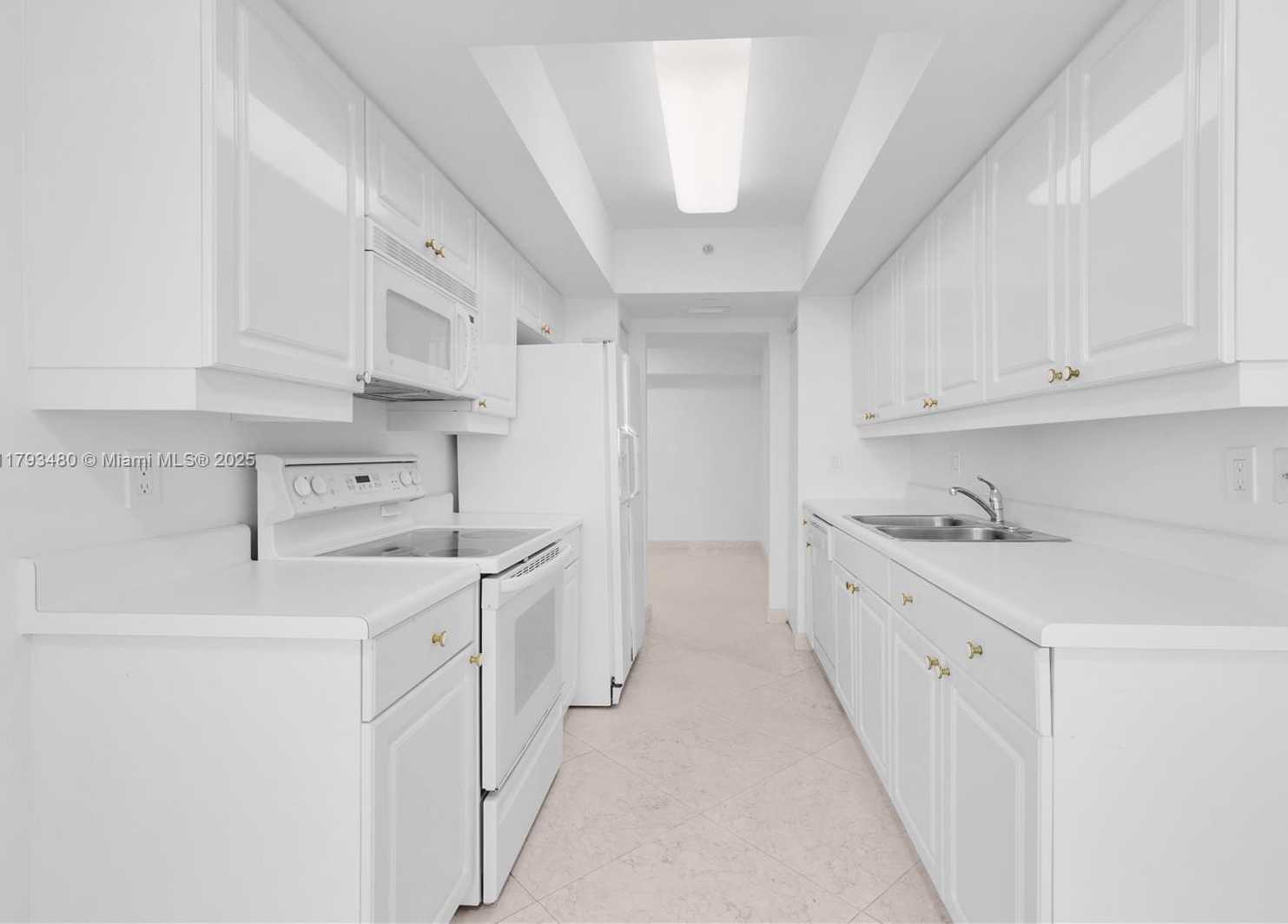 Small Image of 21205 YACHT CLUB DR #1904, Aventura Number 14