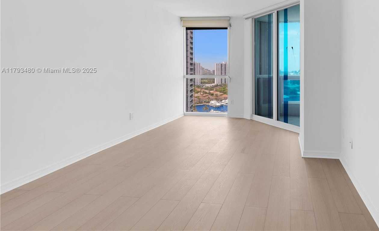 Small Image of 21205 YACHT CLUB DR #1904, Aventura Number 16