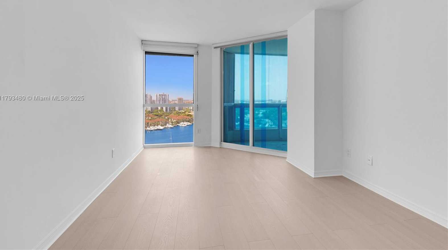 Small Image of 21205 YACHT CLUB DR #1904, Aventura Number 17