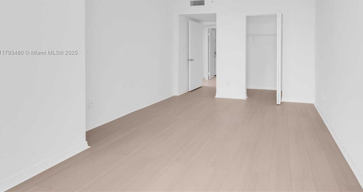 Small Image of 21205 YACHT CLUB DR #1904, Aventura Number 18