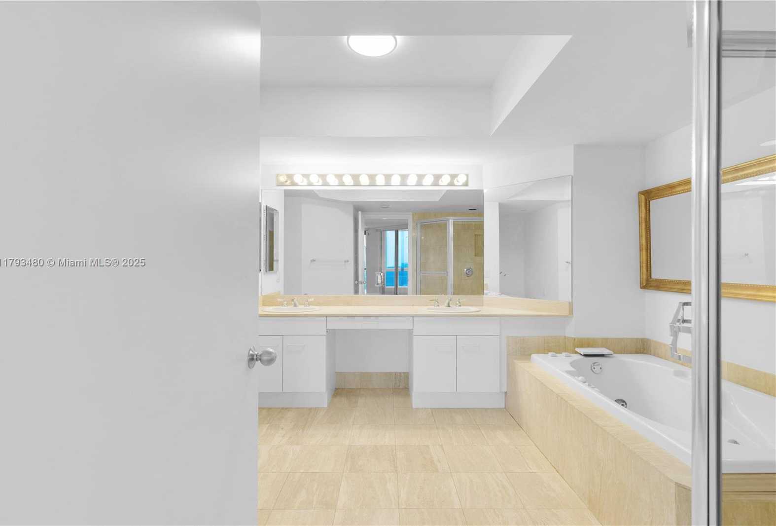 Small Image of 21205 YACHT CLUB DR #1904, Aventura Number 23