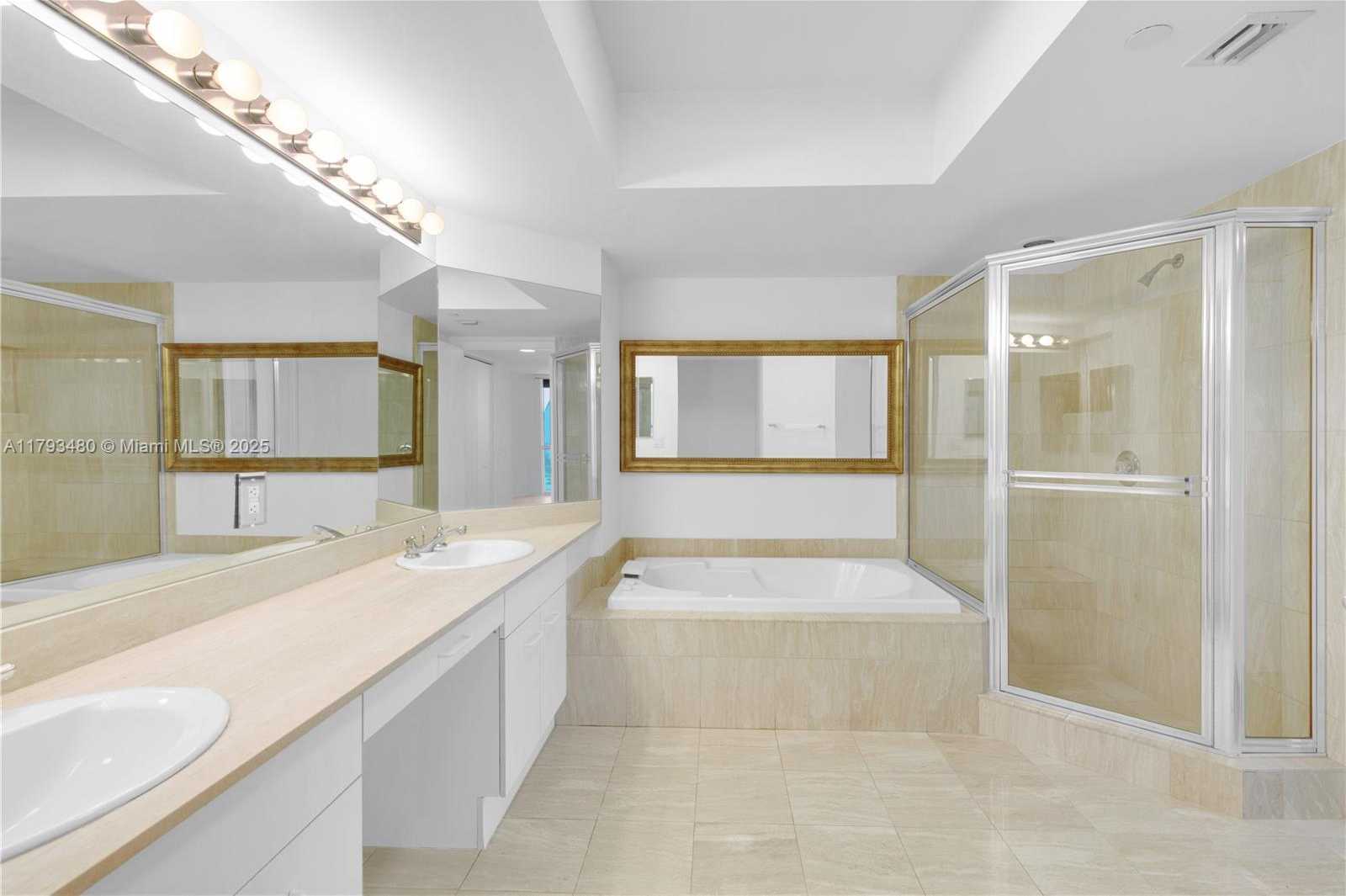 Small Image of 21205 YACHT CLUB DR #1904, Aventura Number 24