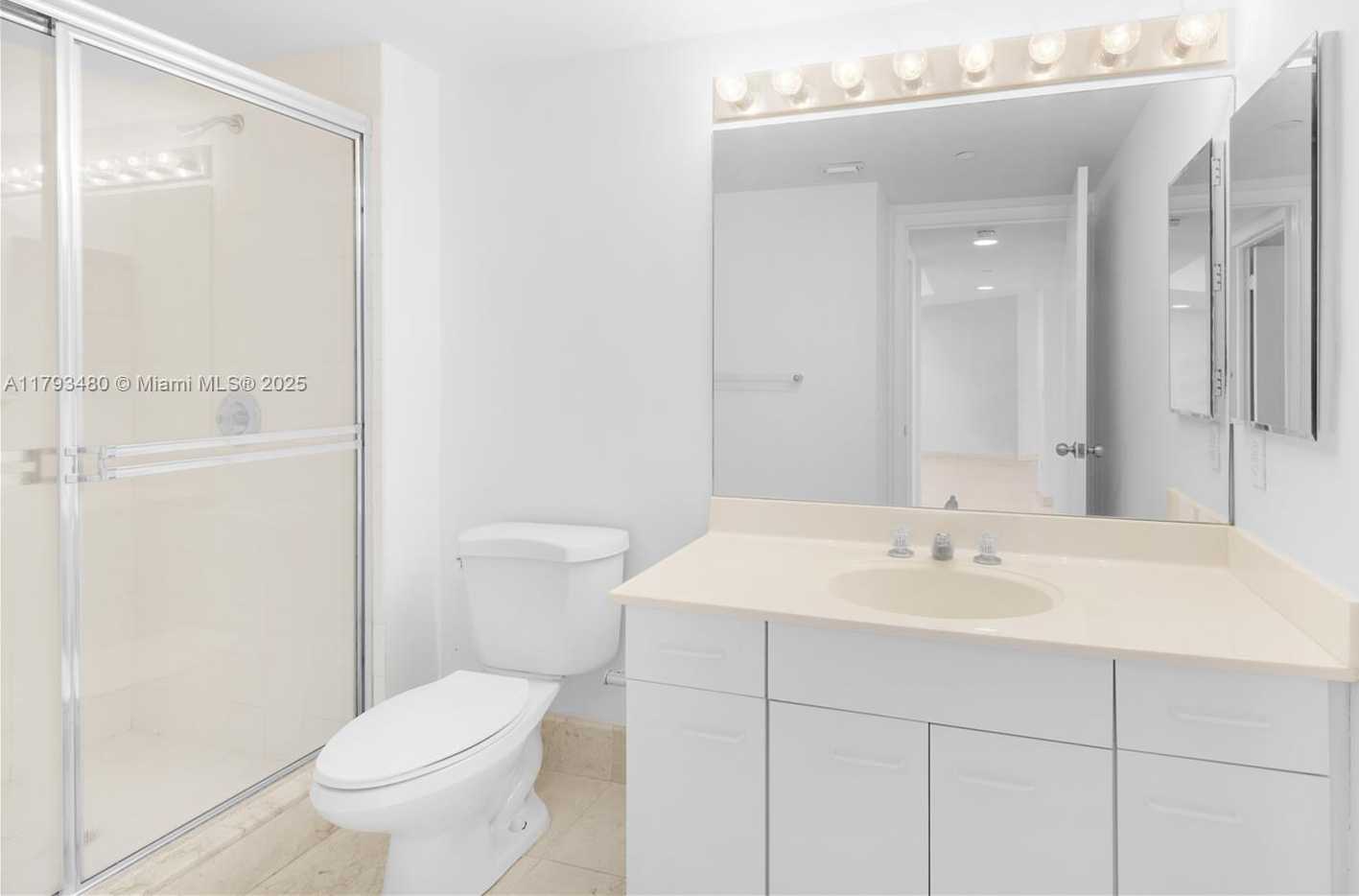 Small Image of 21205 YACHT CLUB DR #1904, Aventura Number 25