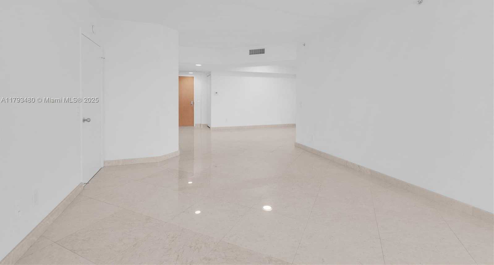 Small Image of 21205 YACHT CLUB DR #1904, Aventura Number 3