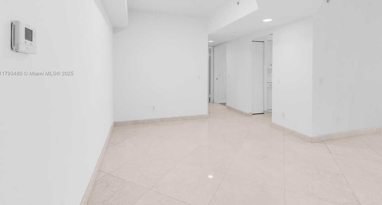 Small Image of 21205 YACHT CLUB DR #1904, Aventura Number 4