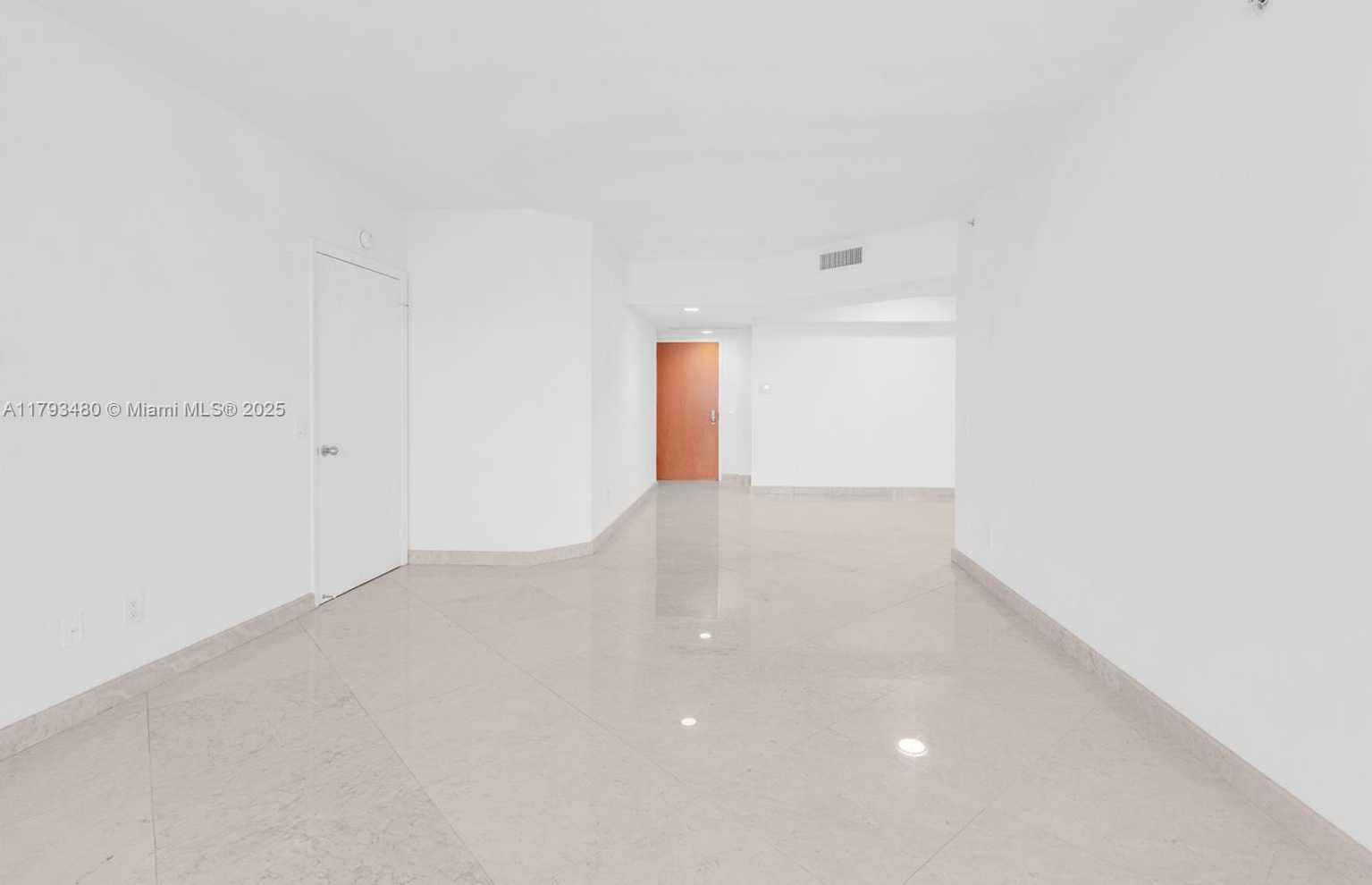 Small Image of 21205 YACHT CLUB DR #1904, Aventura Number 5