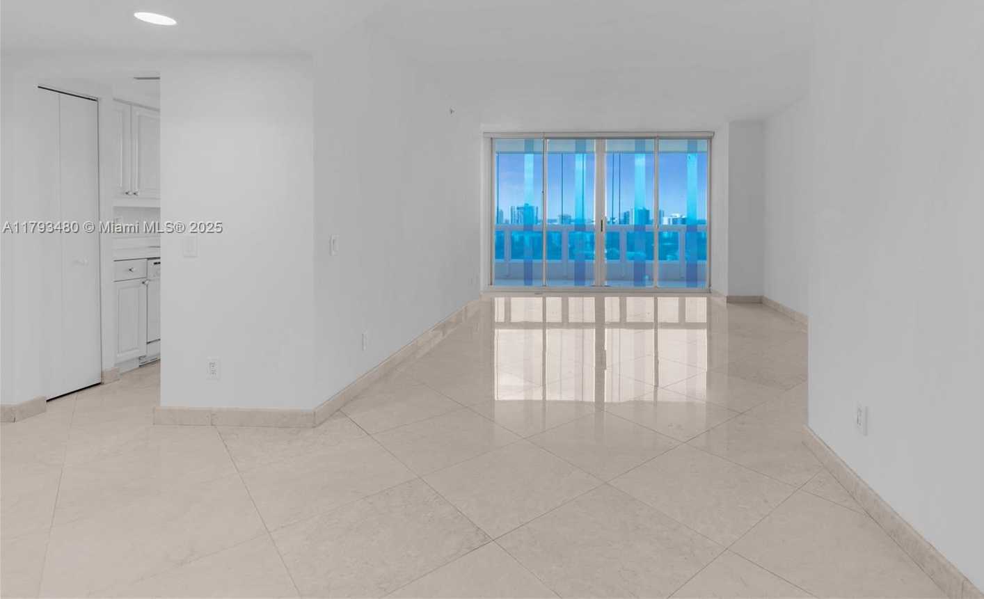Small Image of 21205 YACHT CLUB DR #1904, Aventura Number 9