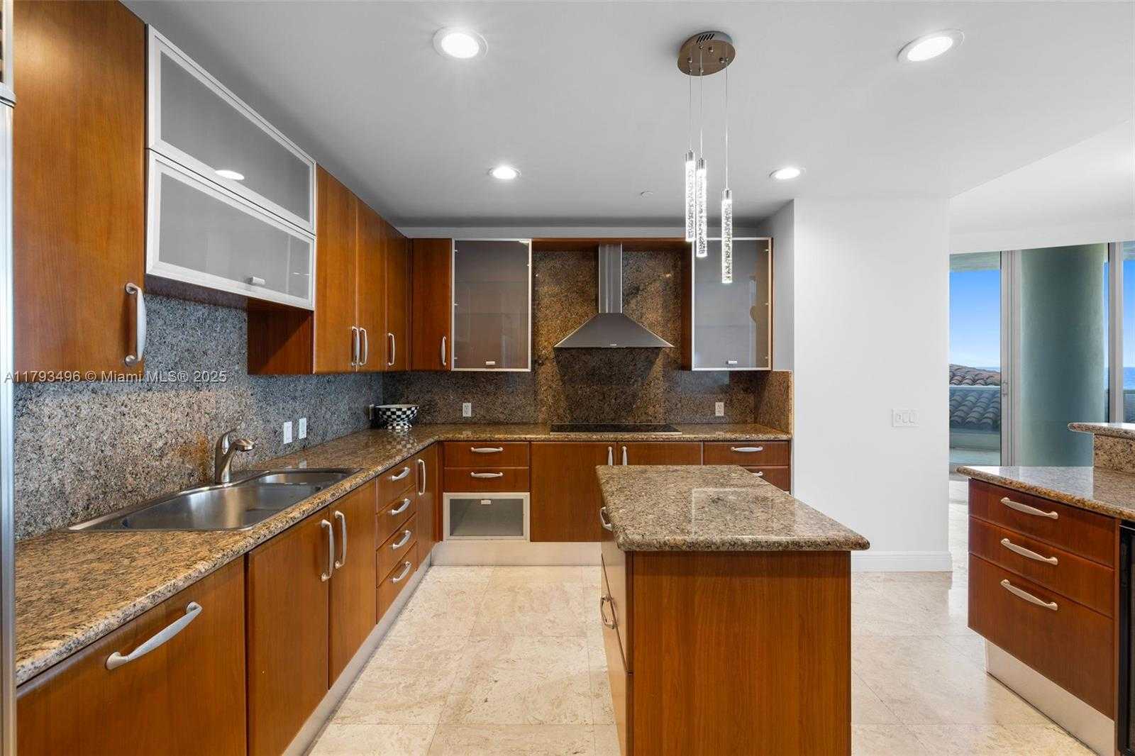 Small Image of 5959 COLLINS AVE #707, Miami Beach Number 15
