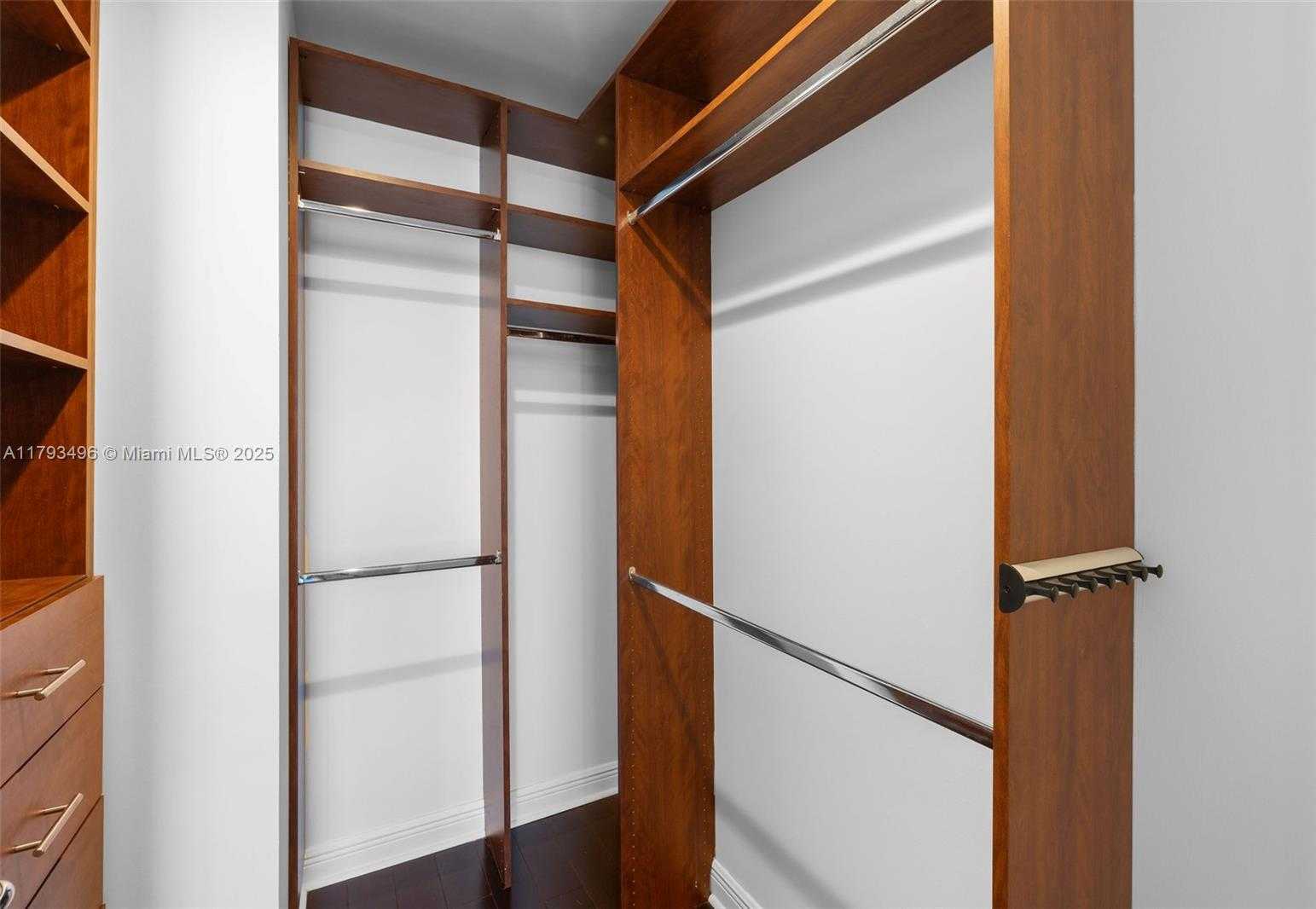Small Image of 5959 COLLINS AVE #707, Miami Beach Number 17
