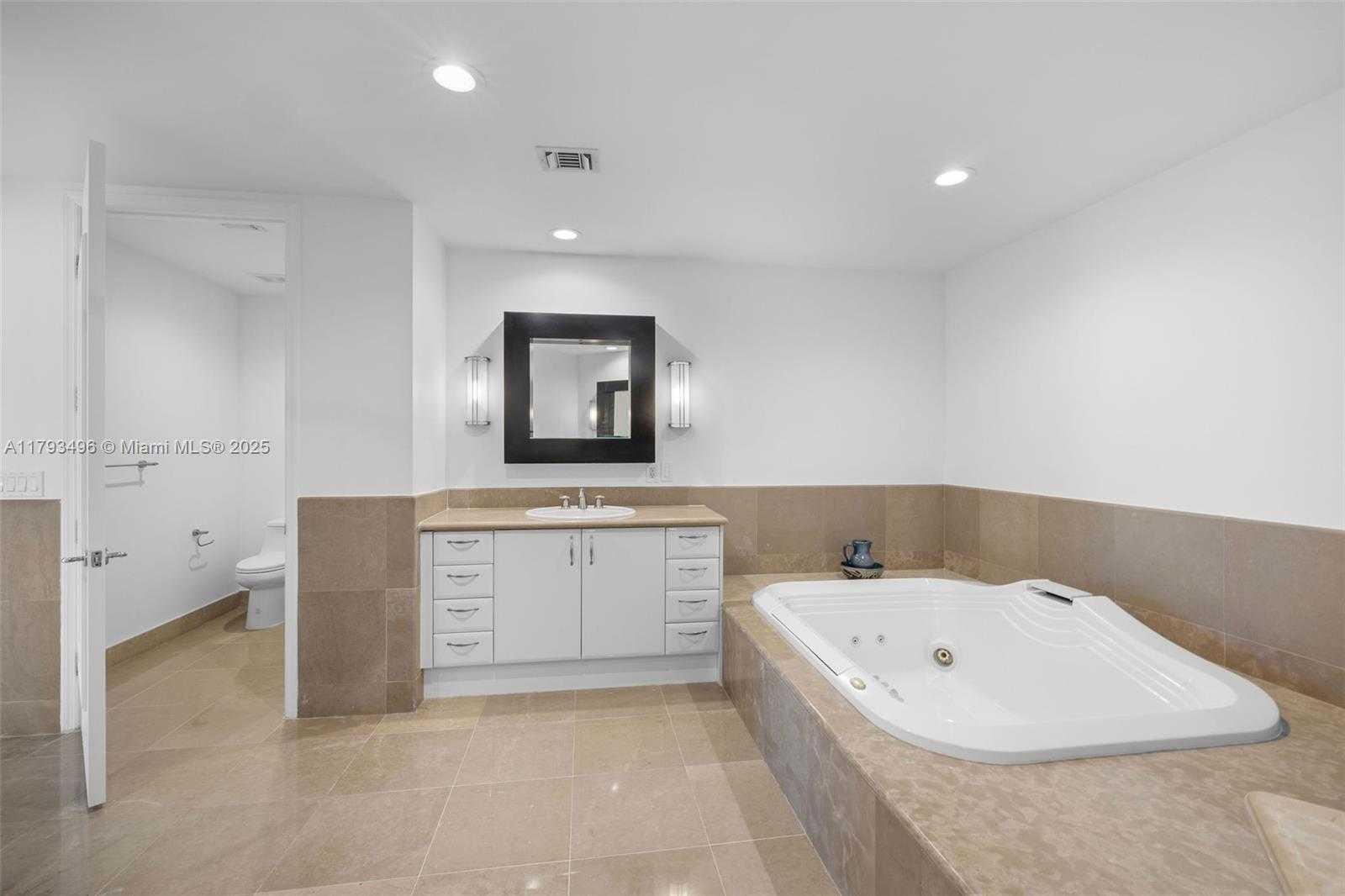 Small Image of 5959 COLLINS AVE #707, Miami Beach Number 20