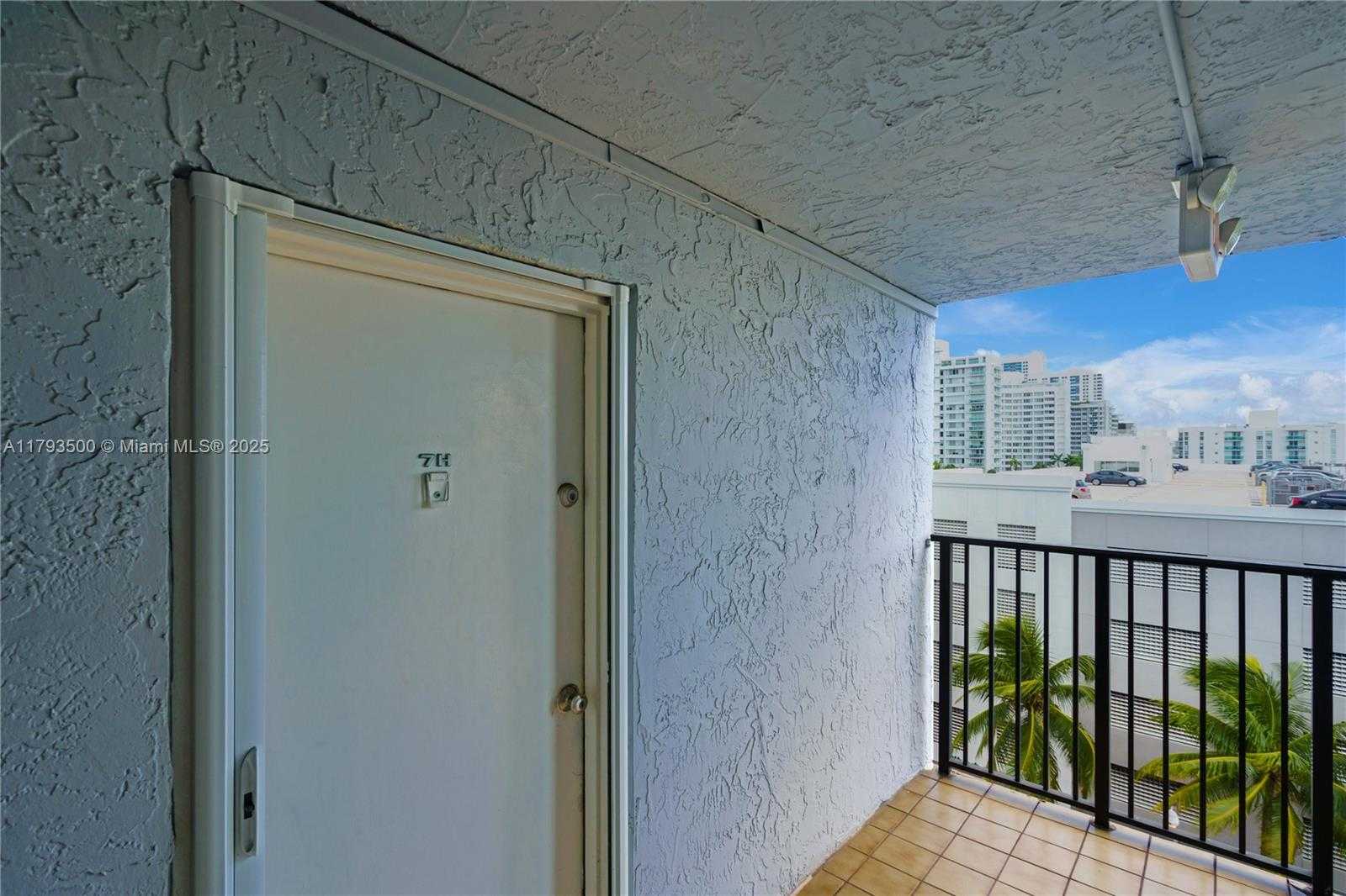 Small Image of 899 WEST AVE #7H, Miami Beach Number 11