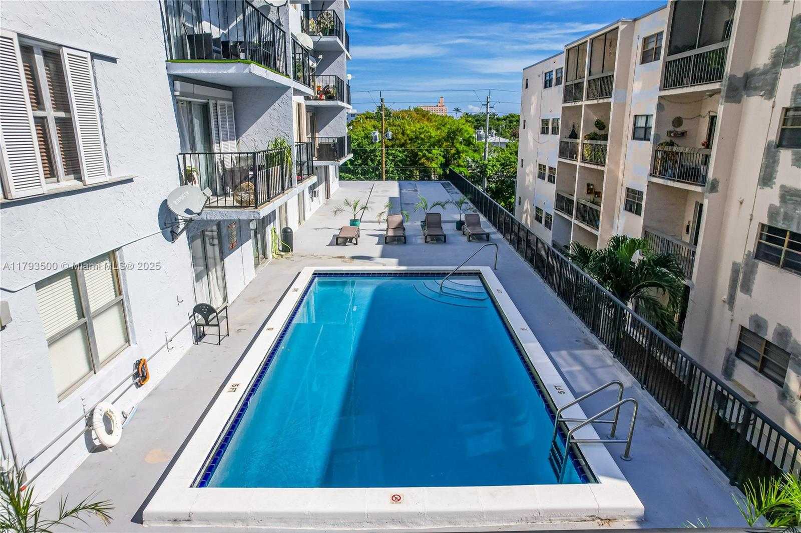 Small Image of 899 WEST AVE #7H, Miami Beach Number 13
