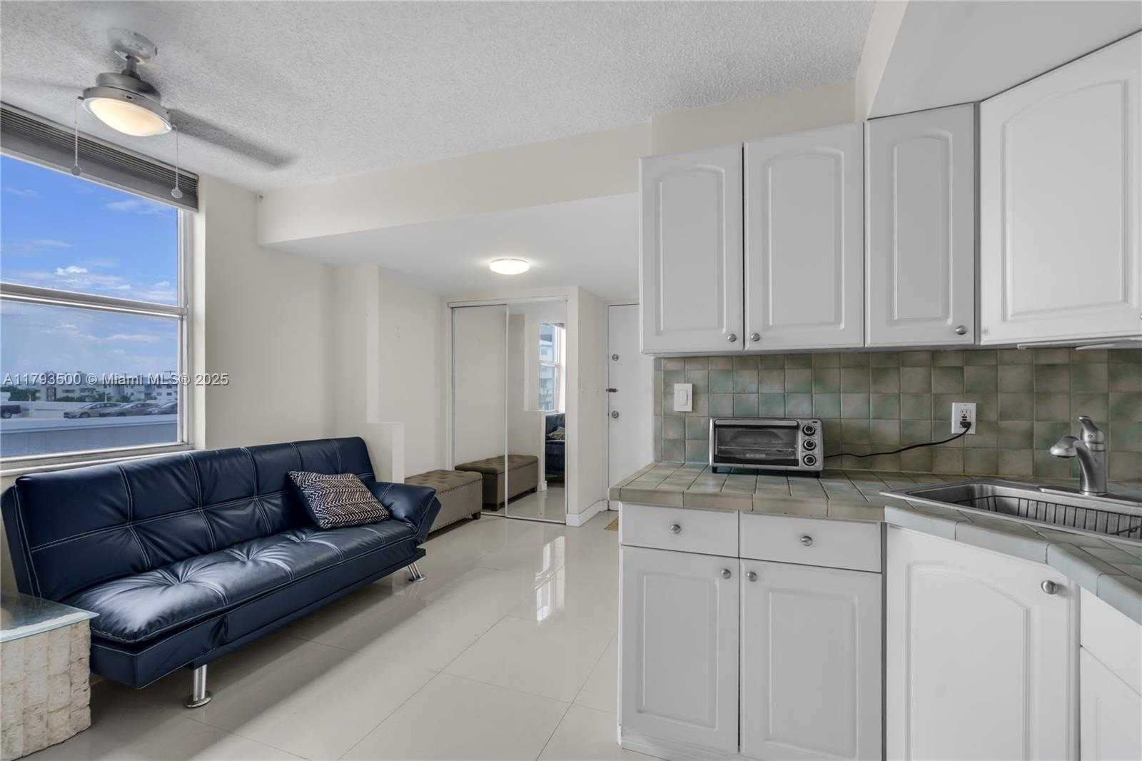 Small Image of 899 WEST AVE #7H, Miami Beach Number 3