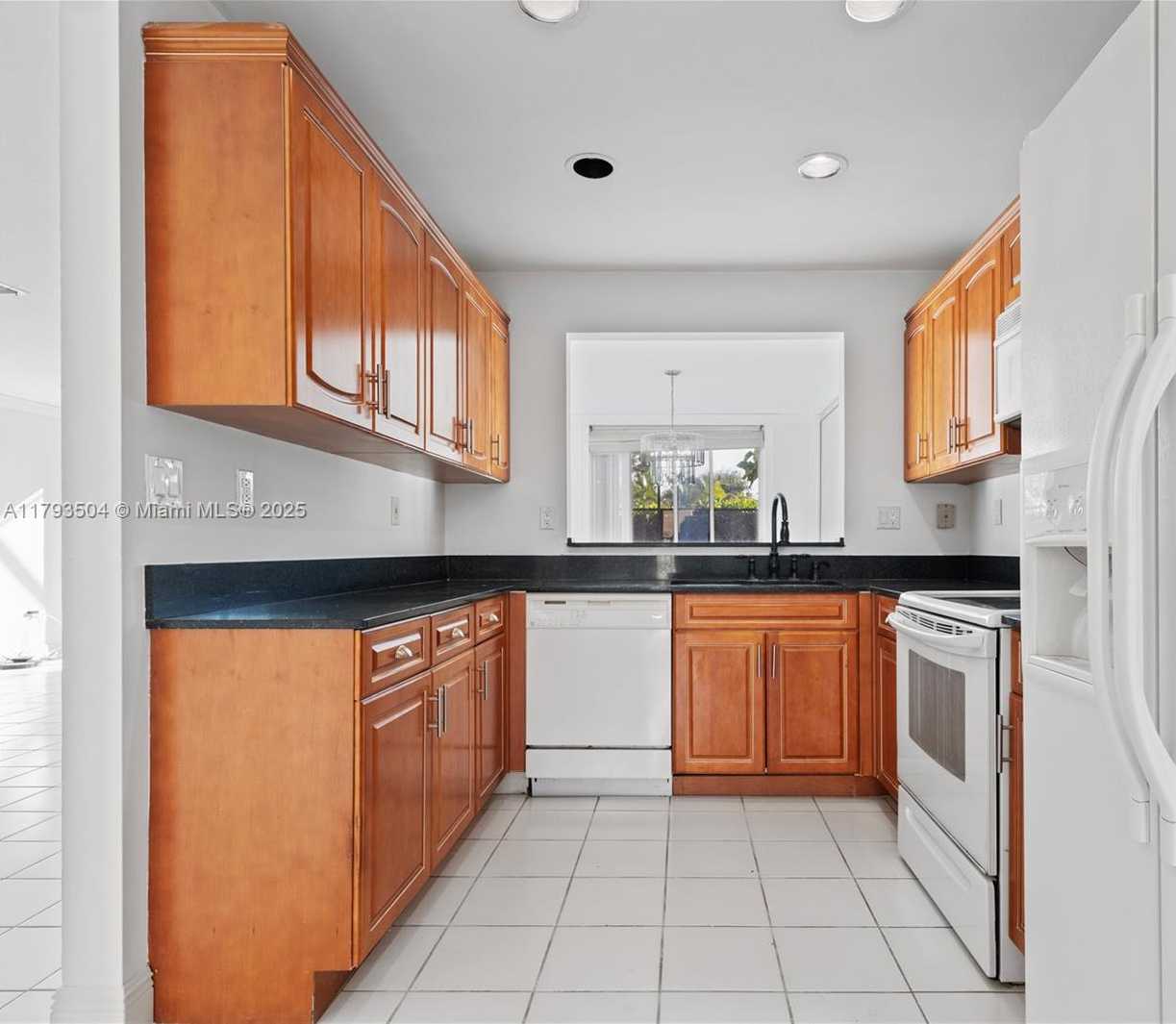 Small Image of 10208 NORTH WEST 51ST TER #10208, Doral Number 14