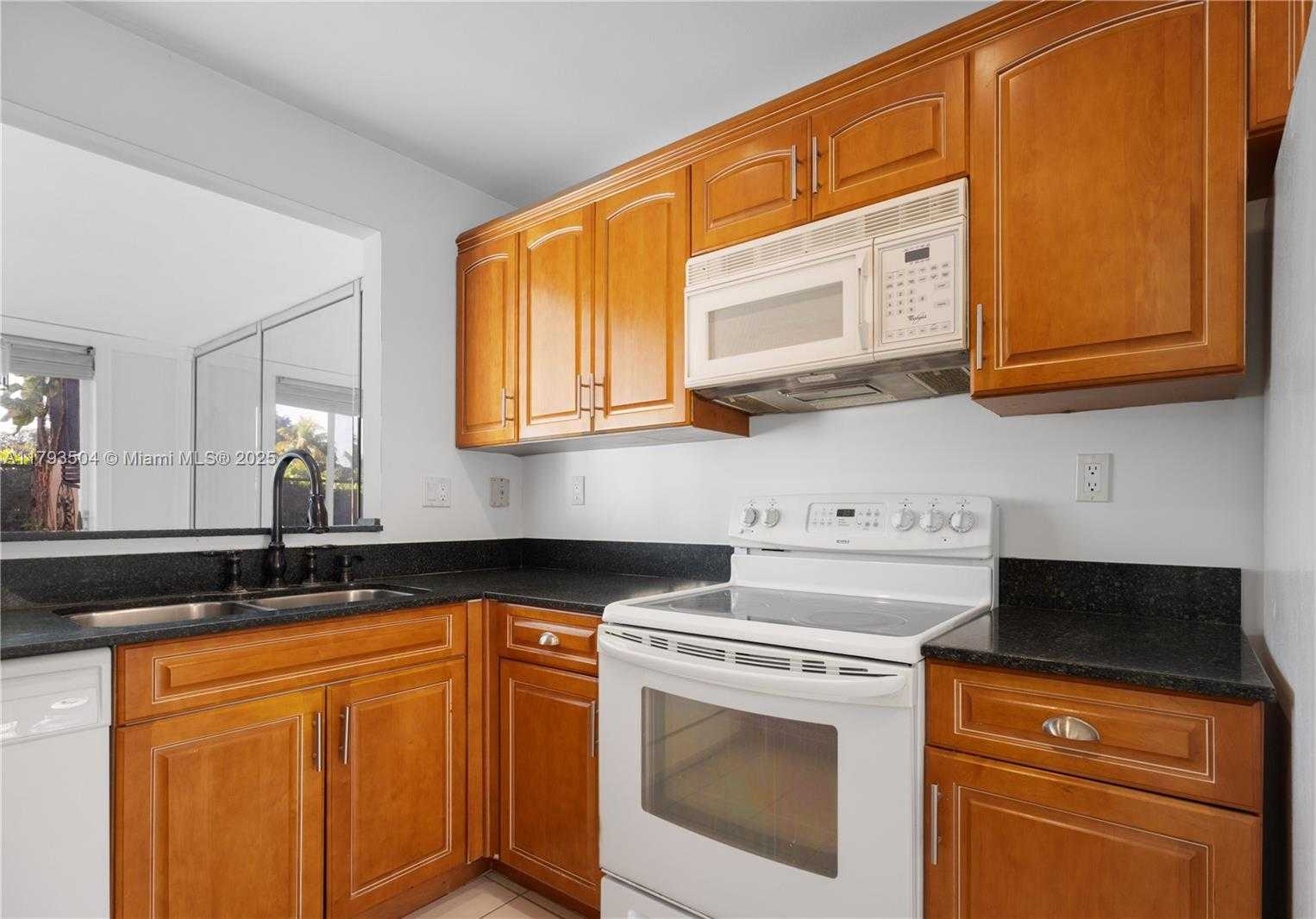 Small Image of 10208 NORTH WEST 51ST TER #10208, Doral Number 16