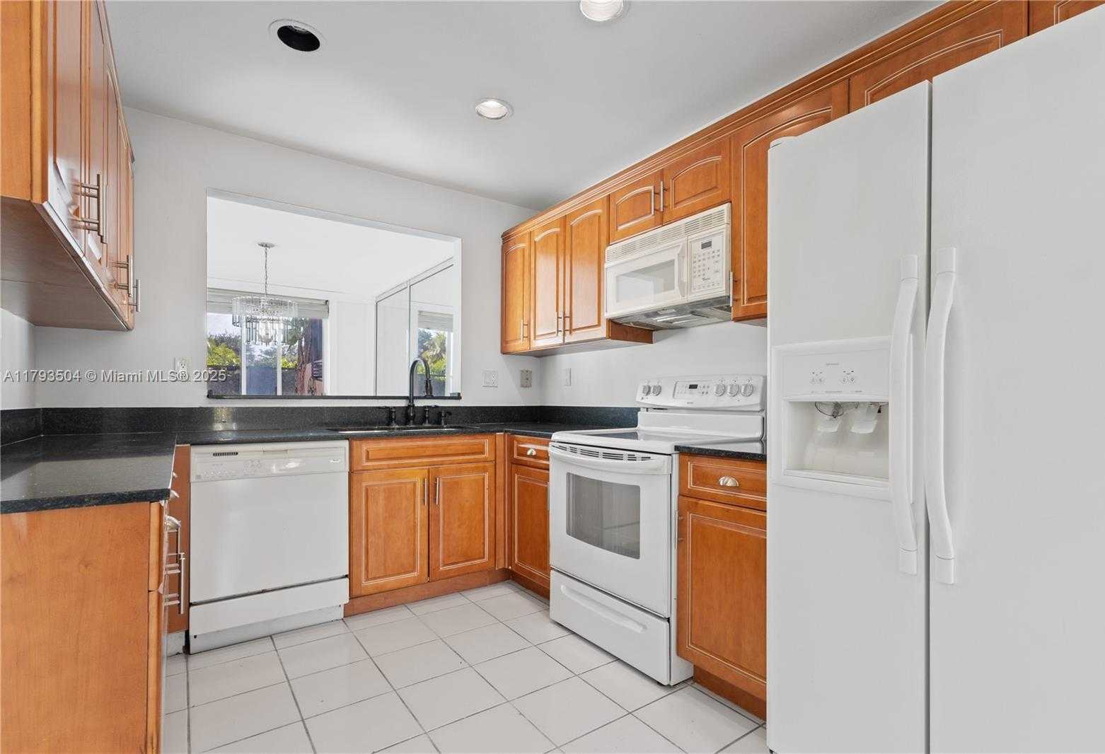 Small Image of 10208 NORTH WEST 51ST TER #10208, Doral Number 18
