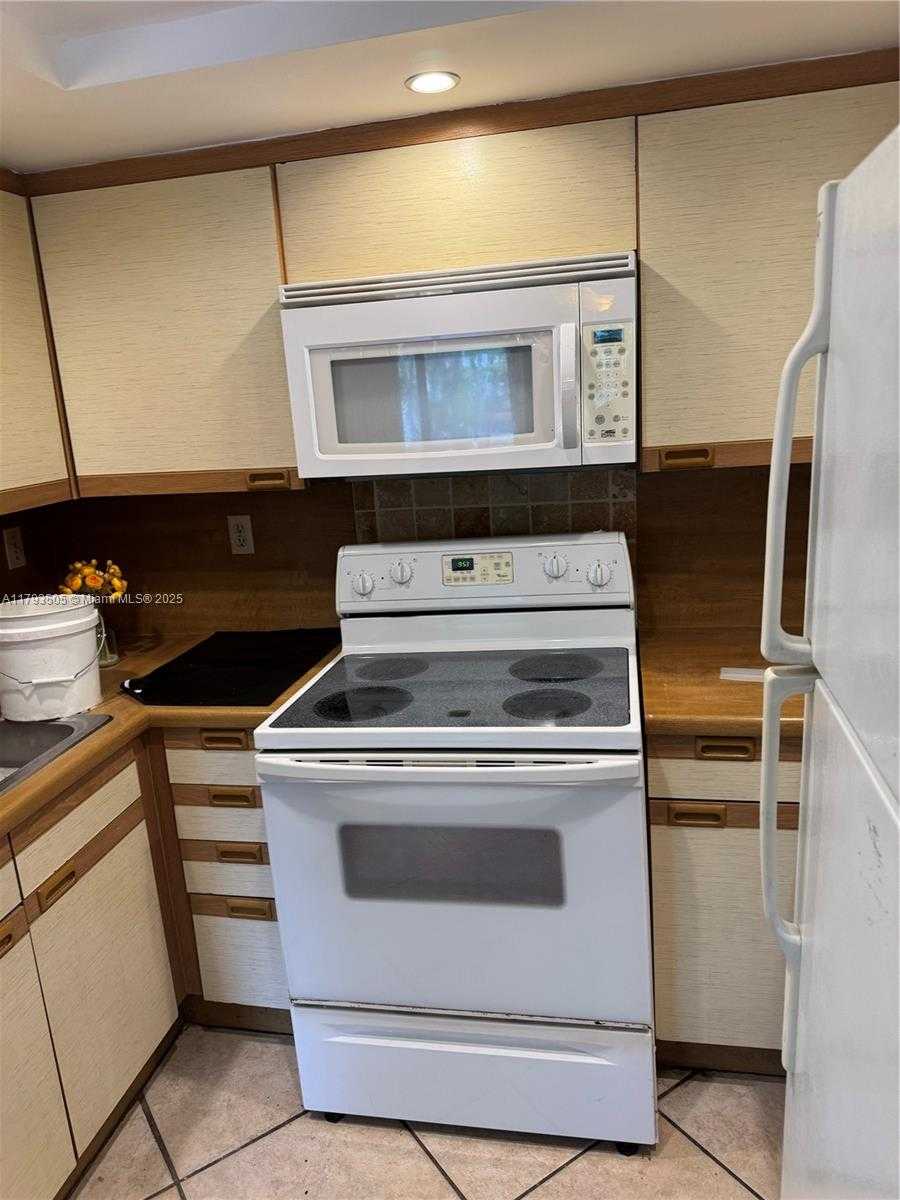Small Image of 9040 SOUTH WEST 125TH AVE #D210, Miami Number 5