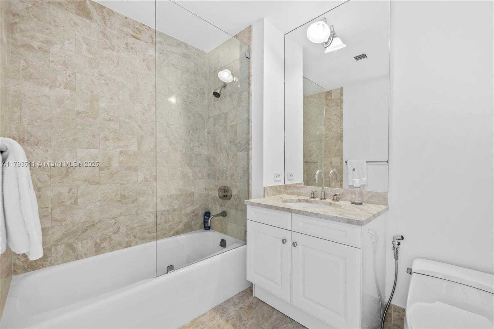 Small Image of 1425 BRICKELL AVE #62D, Miami Number 12