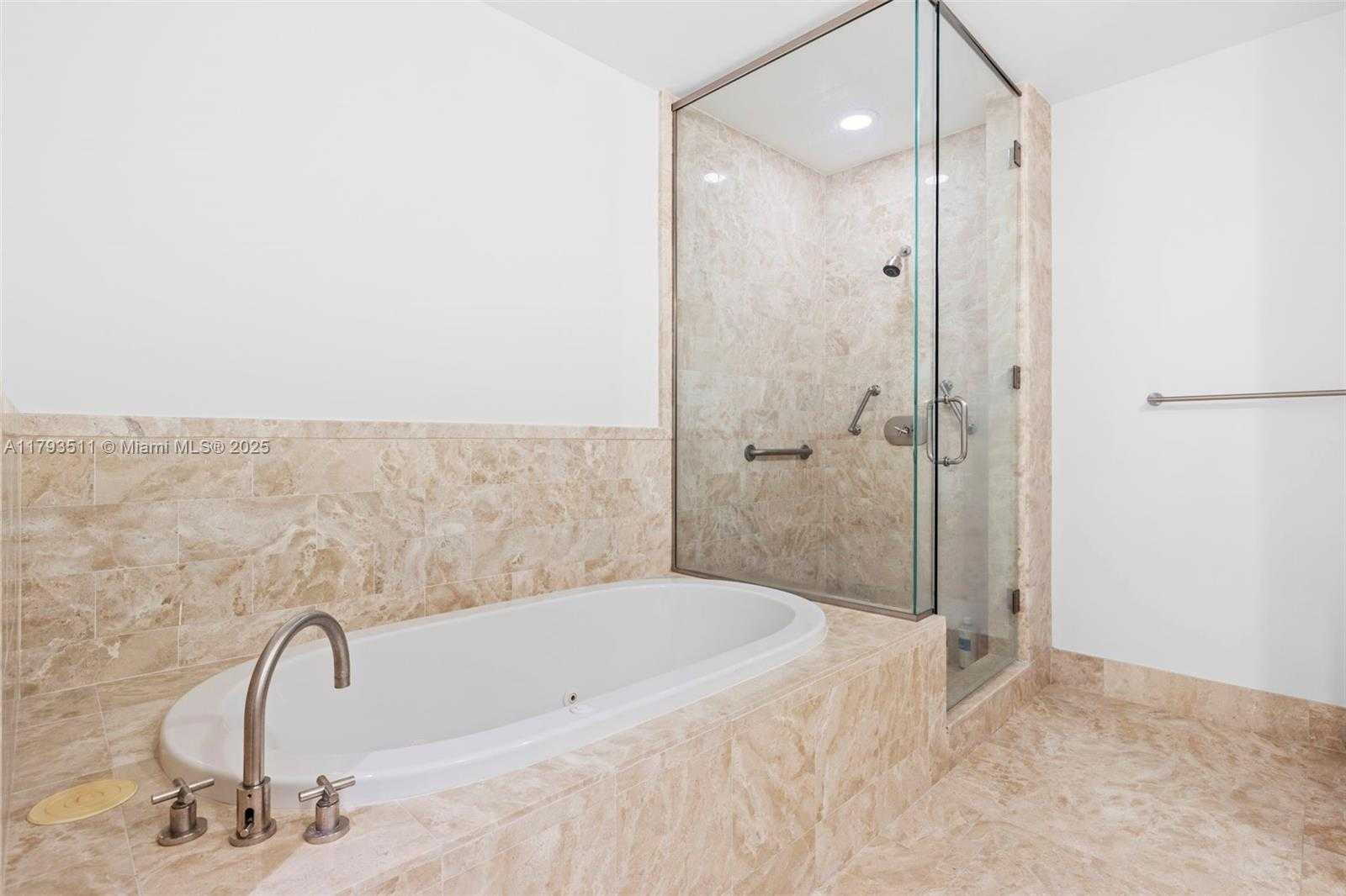 Small Image of 1425 BRICKELL AVE #62D, Miami Number 19