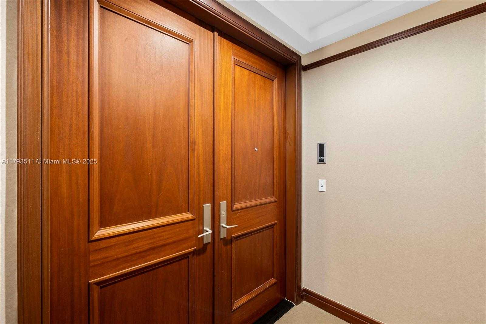 Small Image of 1425 BRICKELL AVE #62D, Miami Number 2