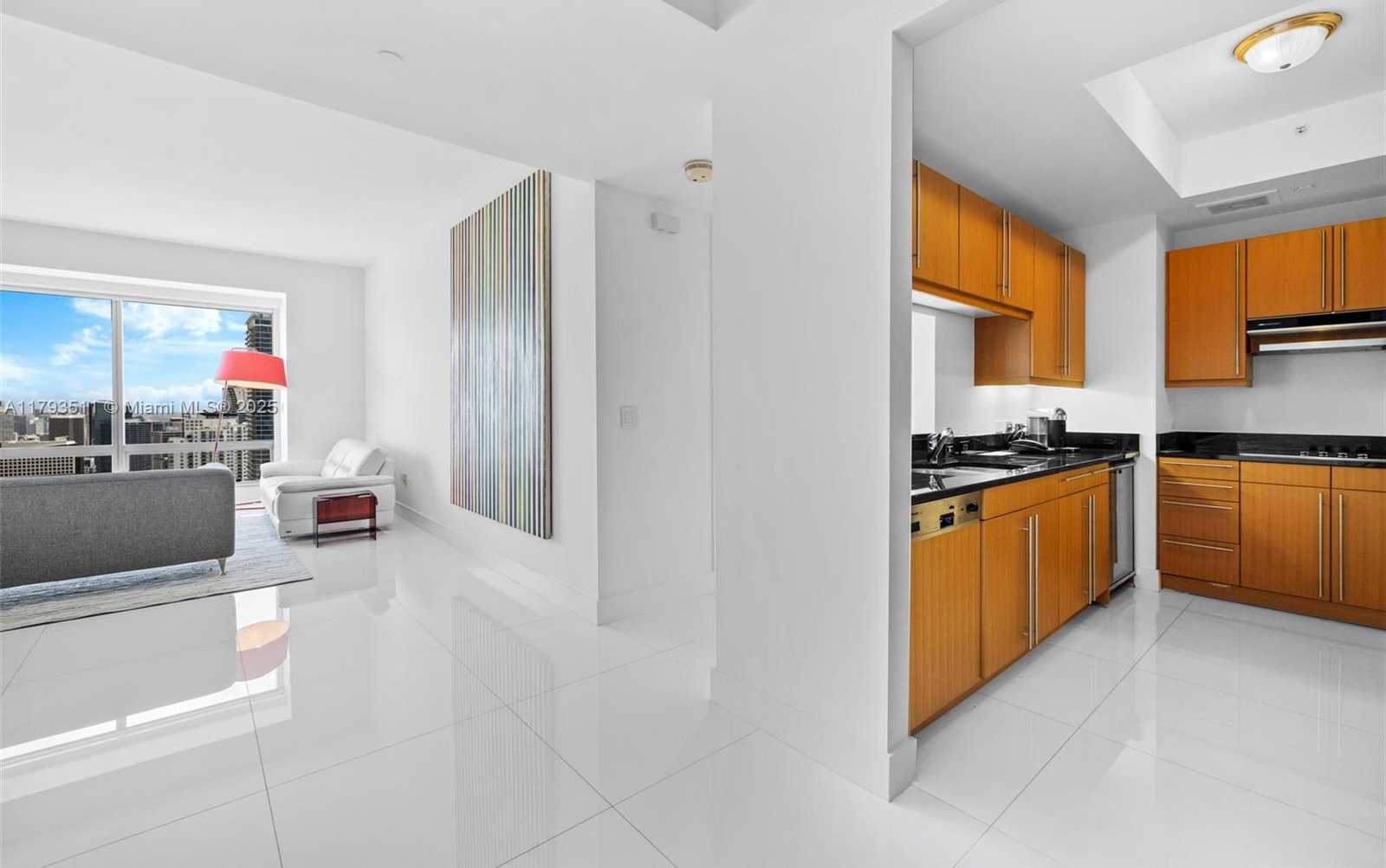 Small Image of 1425 BRICKELL AVE #62D, Miami Number 3
