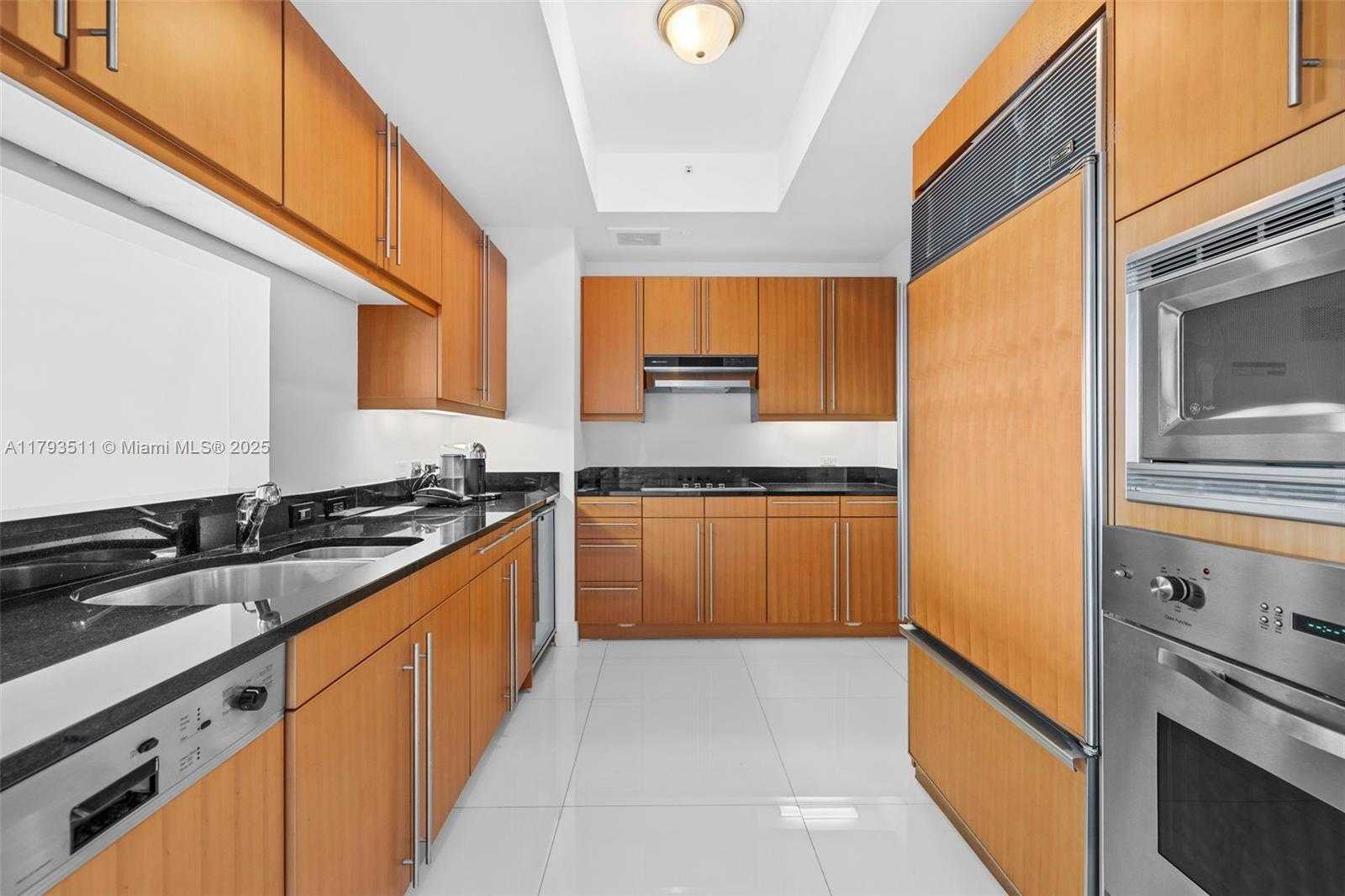 Small Image of 1425 BRICKELL AVE #62D, Miami Number 4