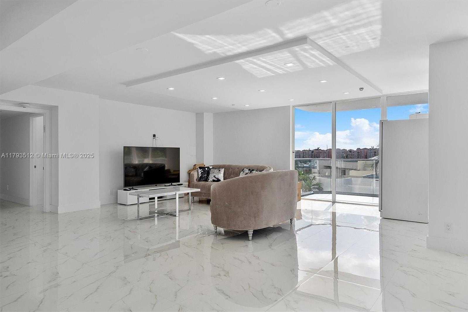 Small Image of 19707 TURNBERRY WAY #5k, Aventura Number 11
