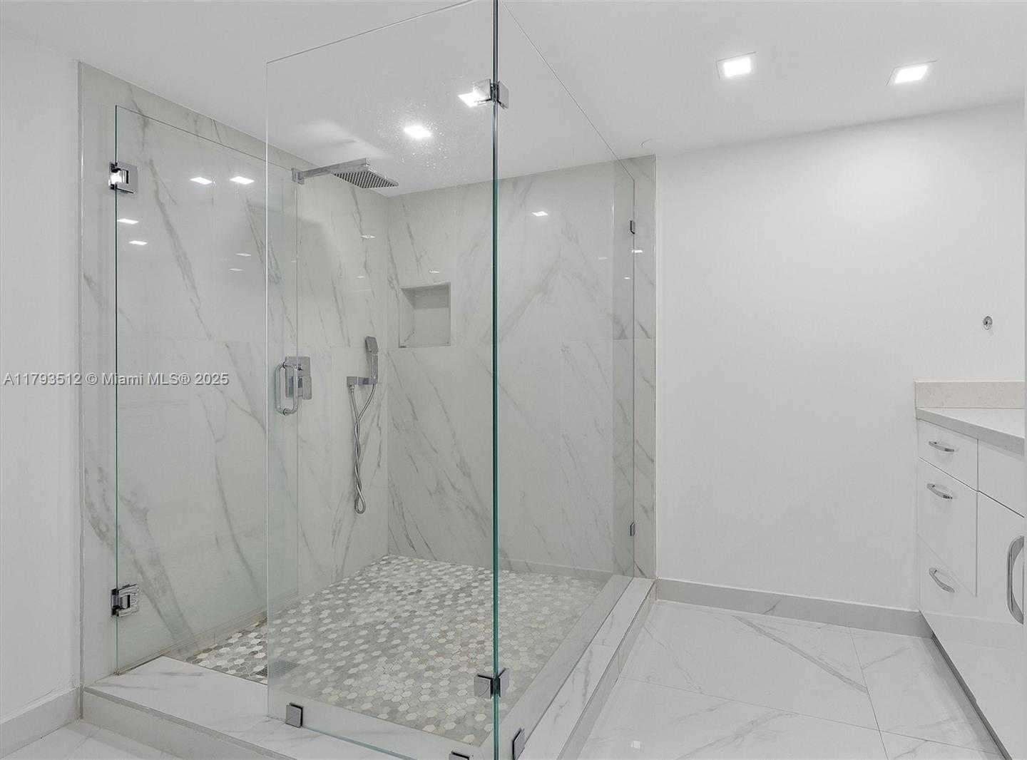 Small Image of 19707 TURNBERRY WAY #5k, Aventura Number 15