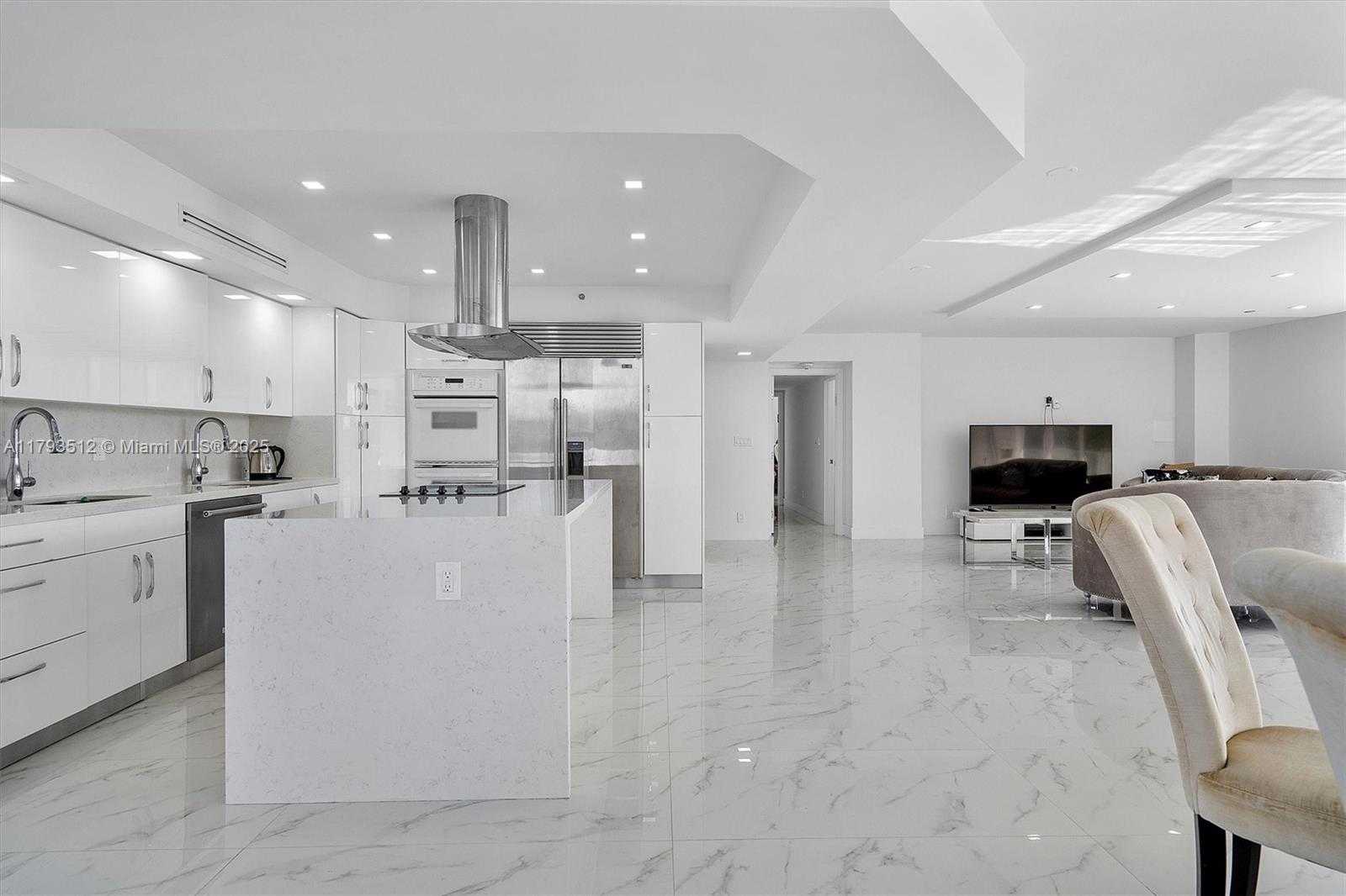 Small Image of 19707 TURNBERRY WAY #5k, Aventura Number 3