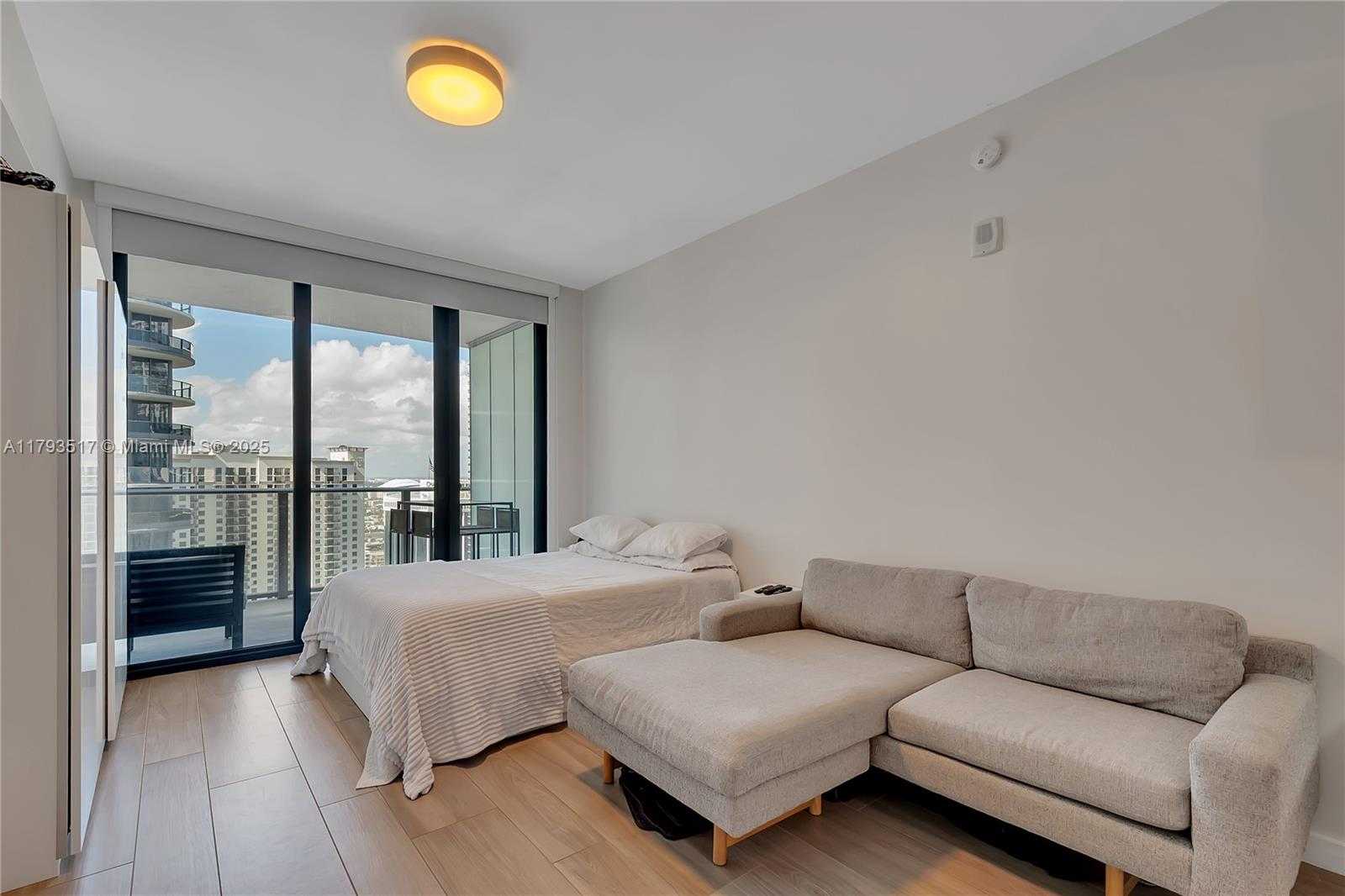 Small Image of 1010 BRICKELL AVE #3510, Miami Number 2
