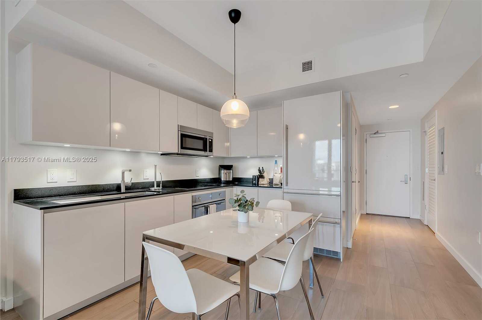 Small Image of 1010 BRICKELL AVE #3510, Miami Number 3