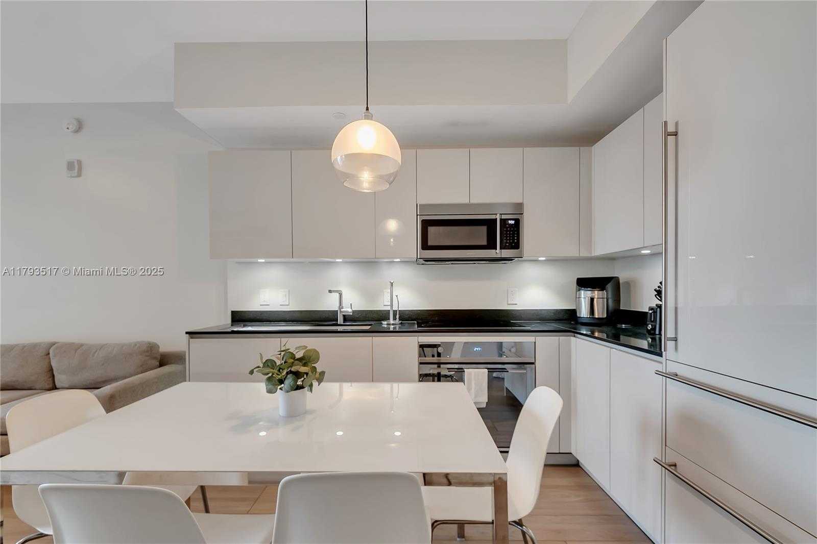 Small Image of 1010 BRICKELL AVE #3510, Miami Number 5