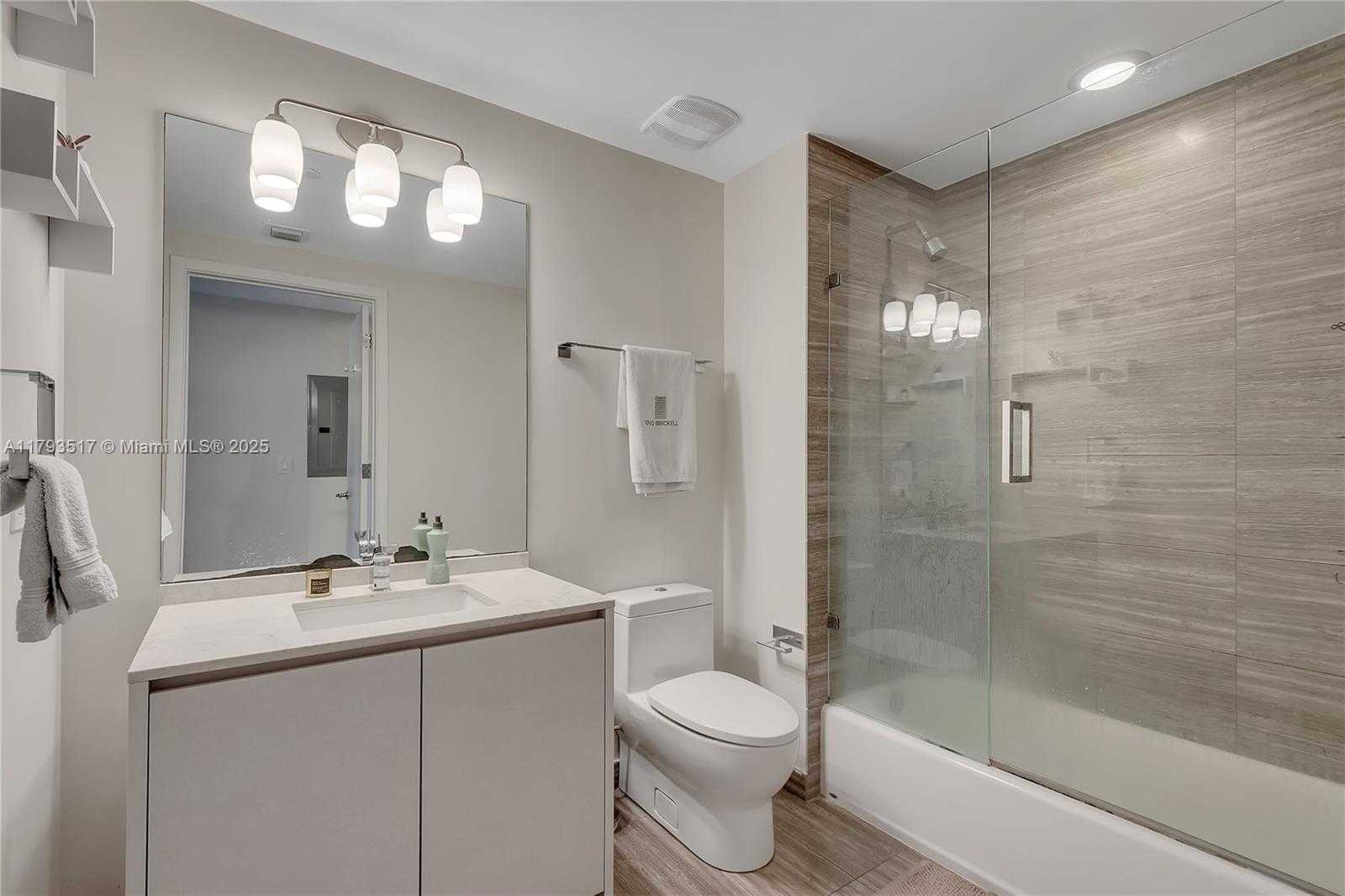 Small Image of 1010 BRICKELL AVE #3510, Miami Number 6