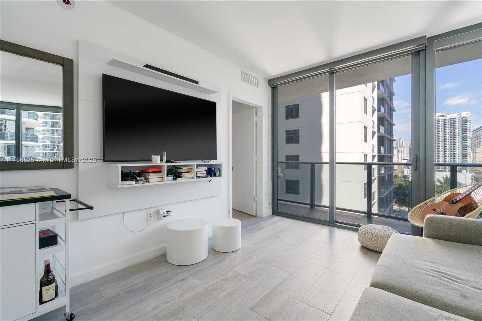 Small Image of 55 SOUTH WEST 9TH ST #1501, Miami Number 4