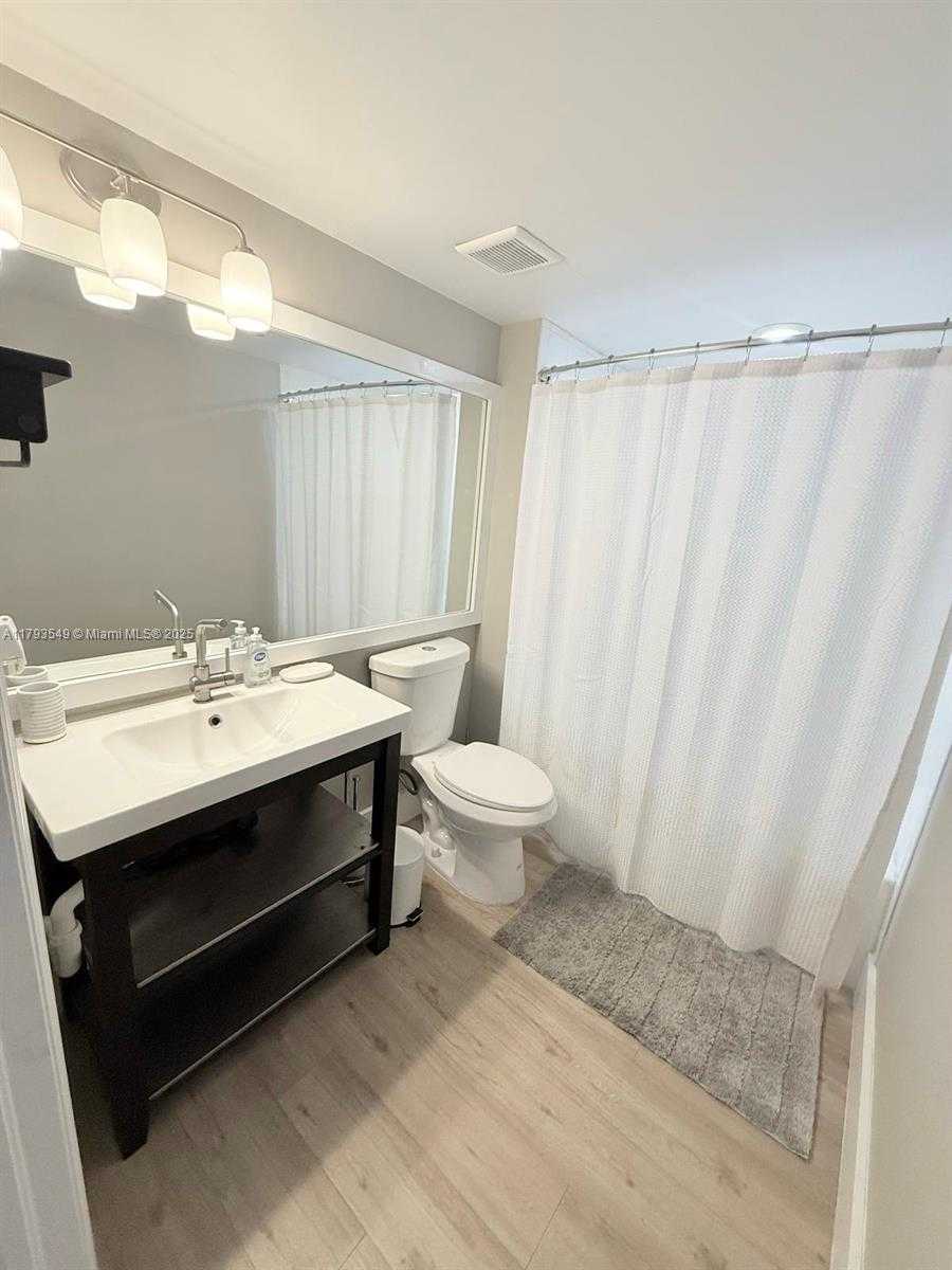 Small Image of 1155 BRICKELL BAY DR #1205, Miami Number 10
