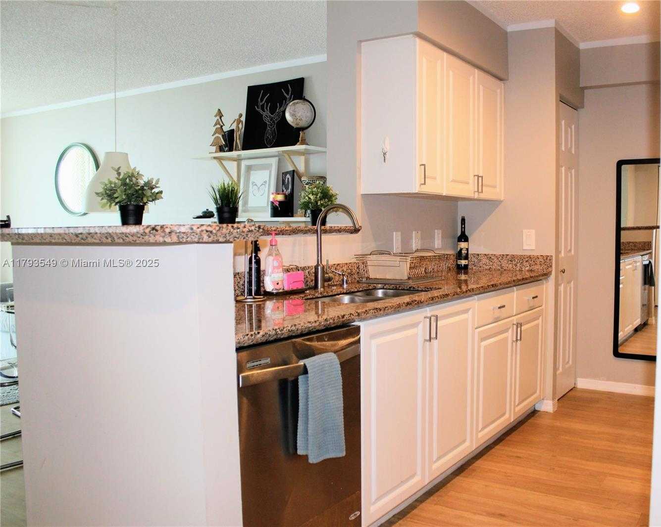 Small Image of 1155 BRICKELL BAY DR #1205, Miami Number 2