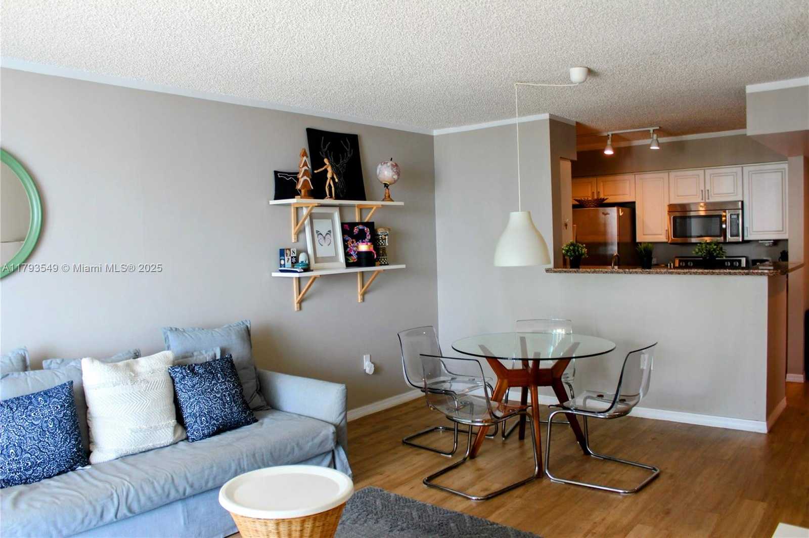 Small Image of 1155 BRICKELL BAY DR #1205, Miami Number 4