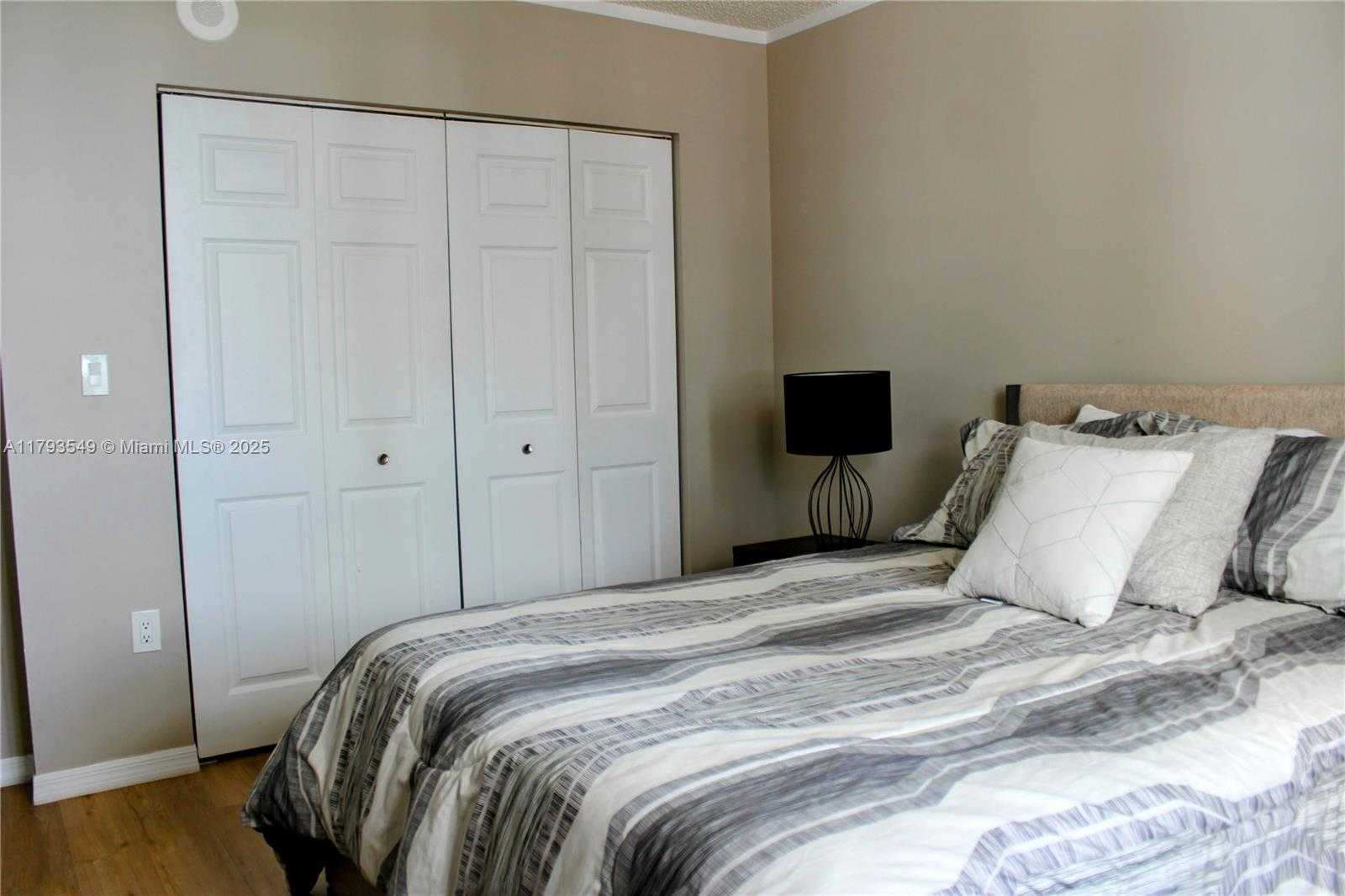 Small Image of 1155 BRICKELL BAY DR #1205, Miami Number 8