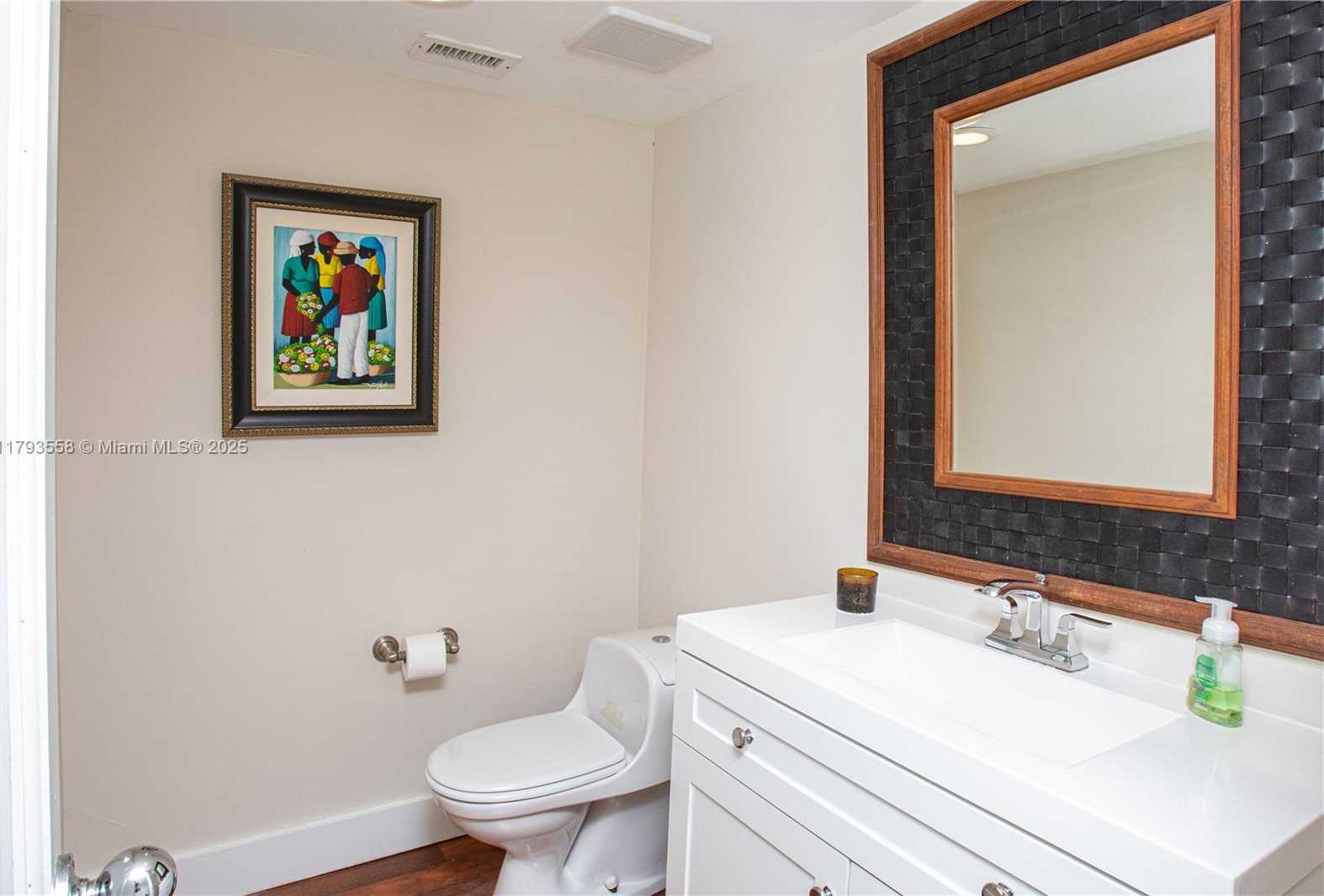 Small Image of 258 SEA VIEW DR #3, Key Biscayne Number 12