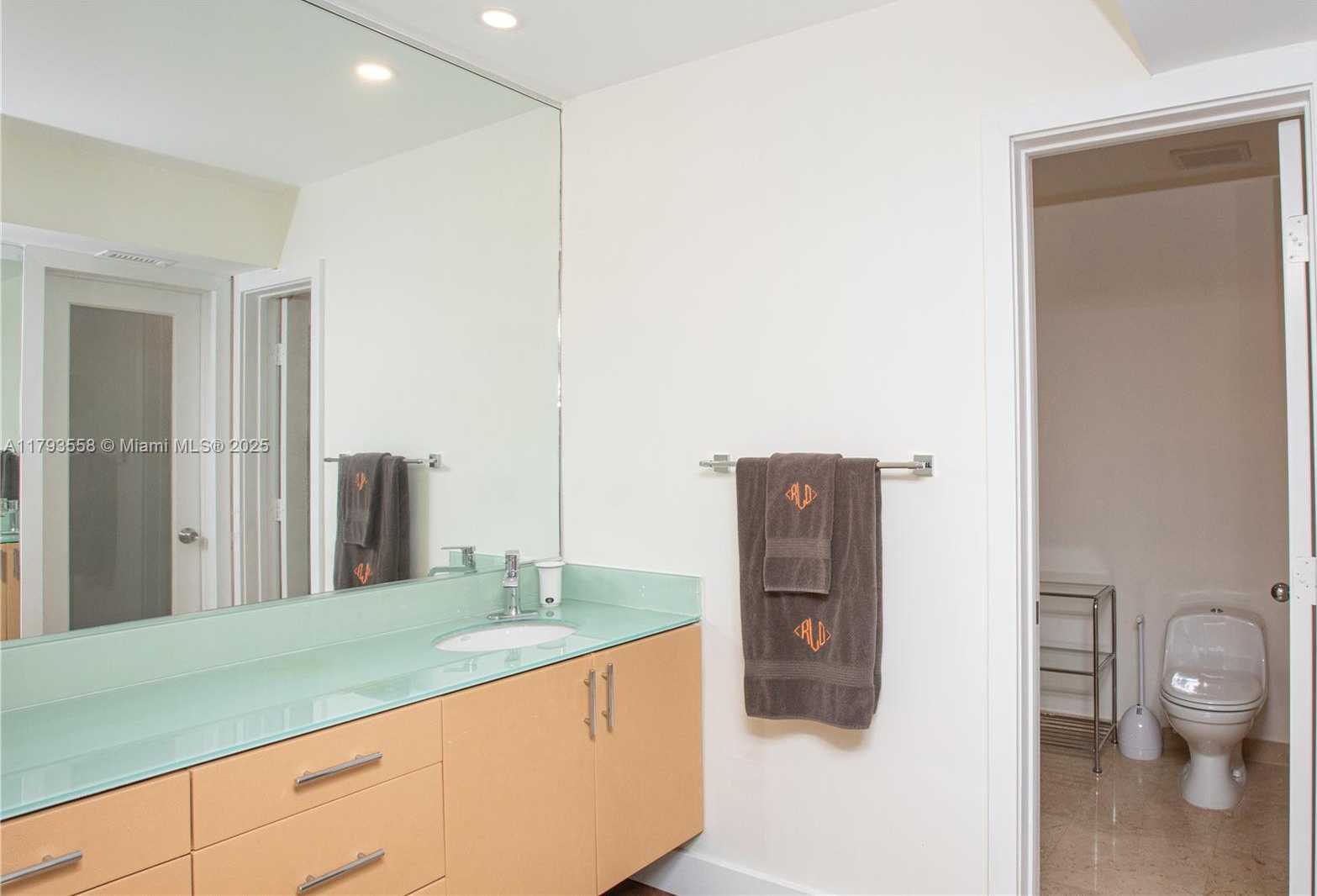 Small Image of 258 SEA VIEW DR #3, Key Biscayne Number 13